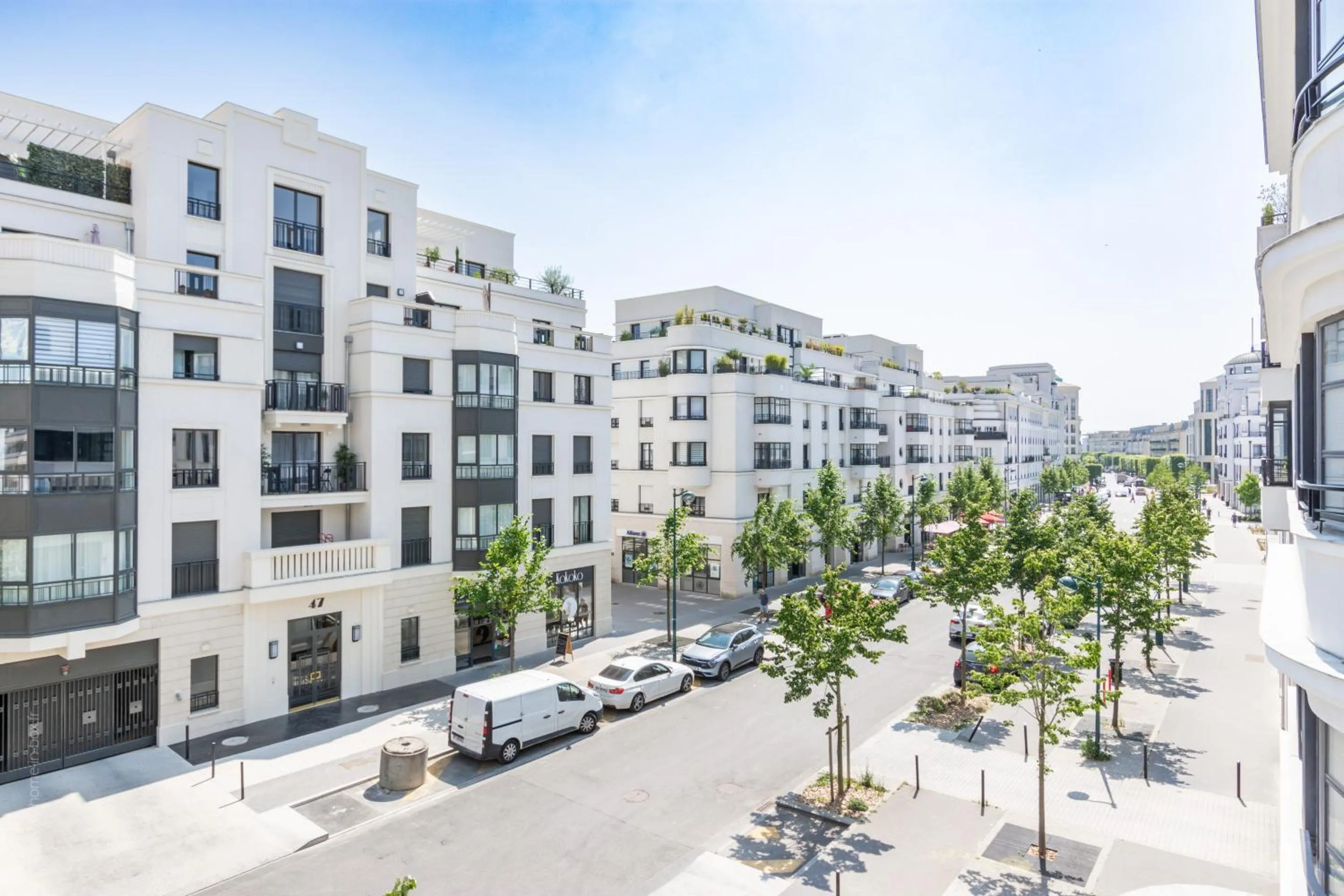 Neighbourhood in Full House By Plaza