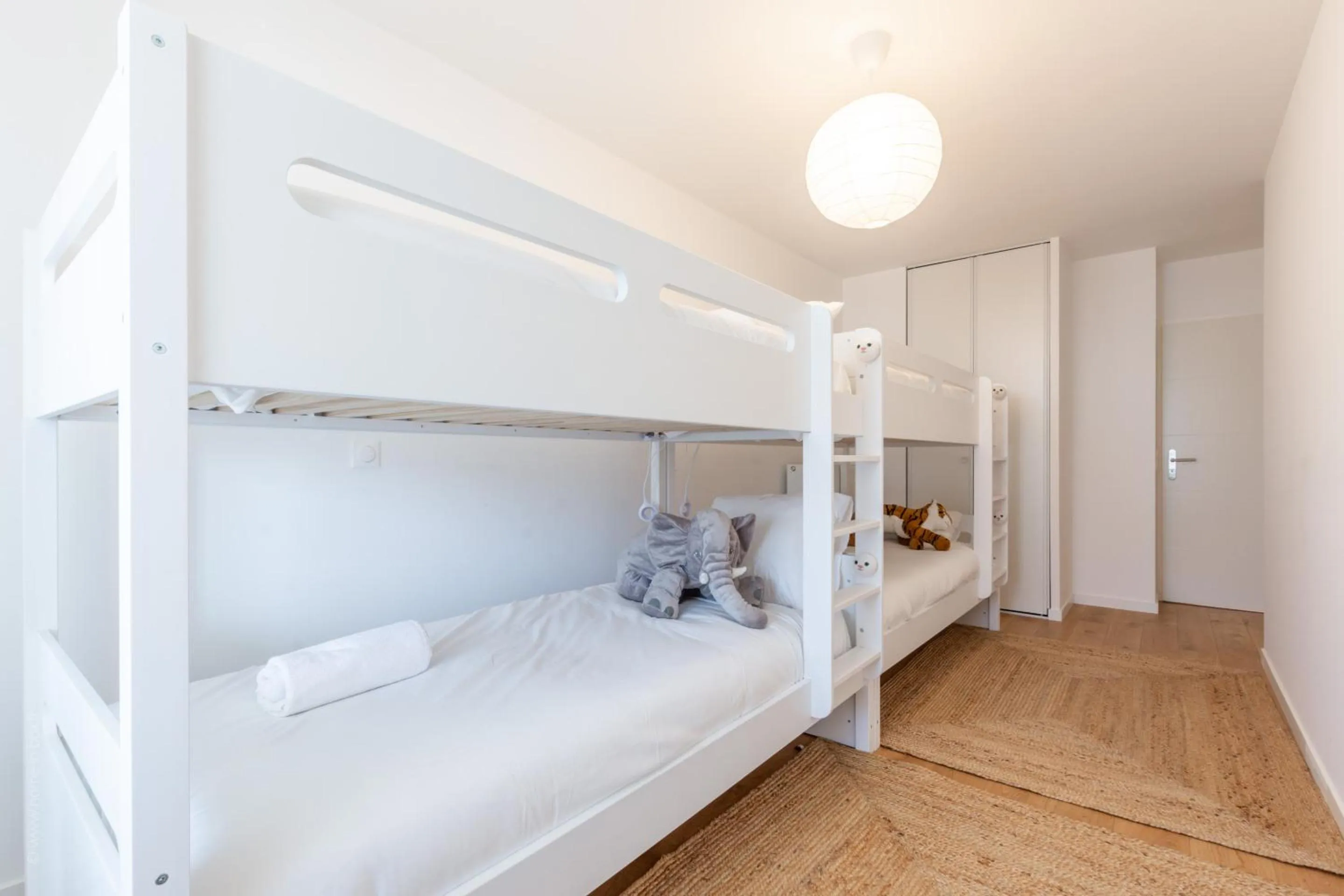 Bedroom in Full House By Plaza