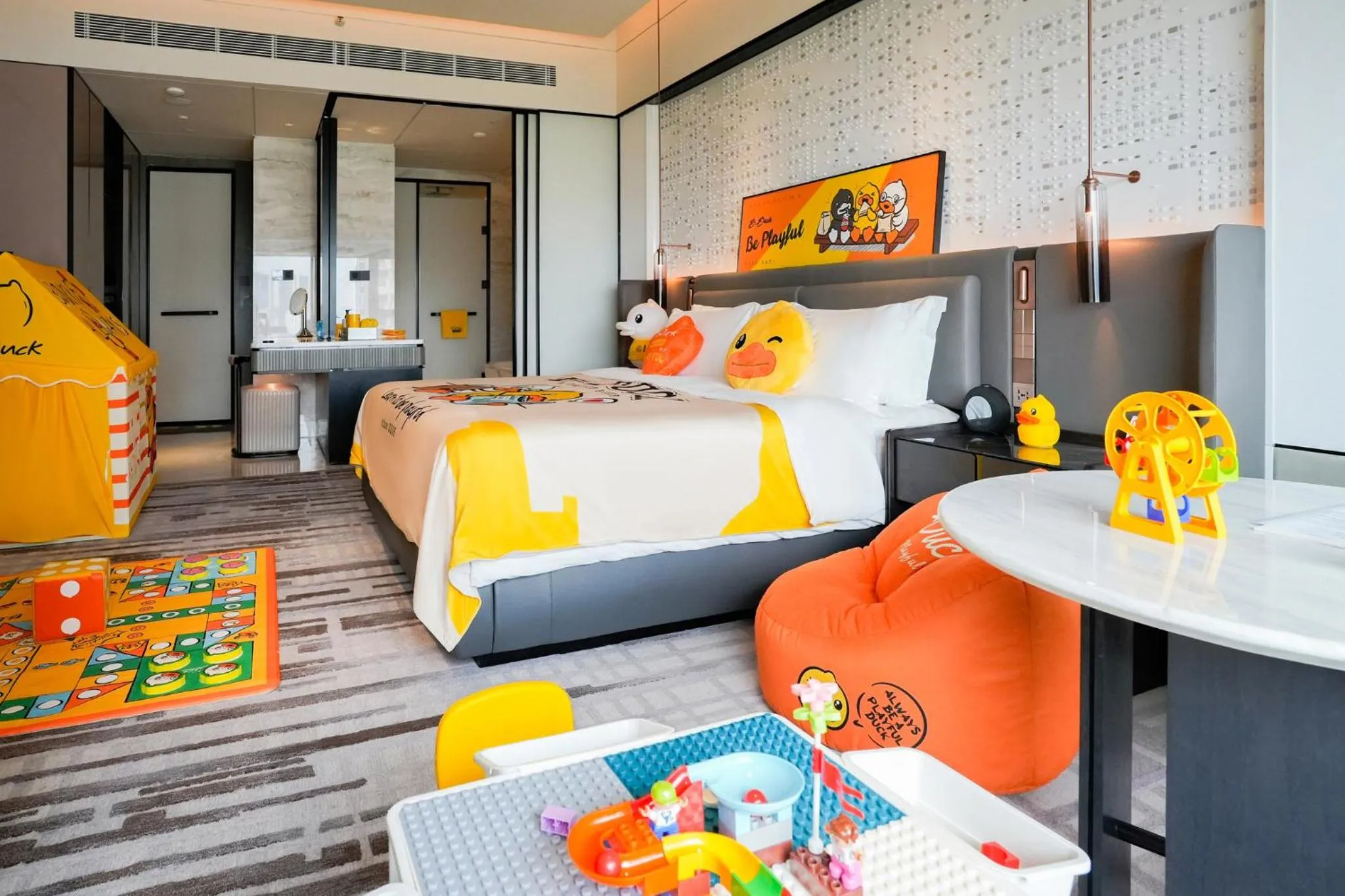 Photo of the whole room, Bed in InterContinental Shenzhen WECC by IHG