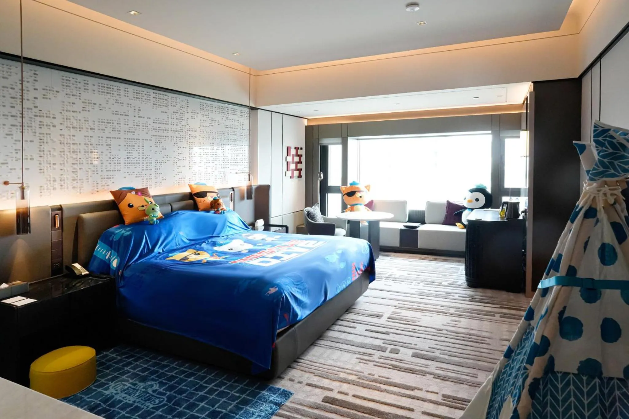 Photo of the whole room, Bed in InterContinental Shenzhen WECC by IHG
