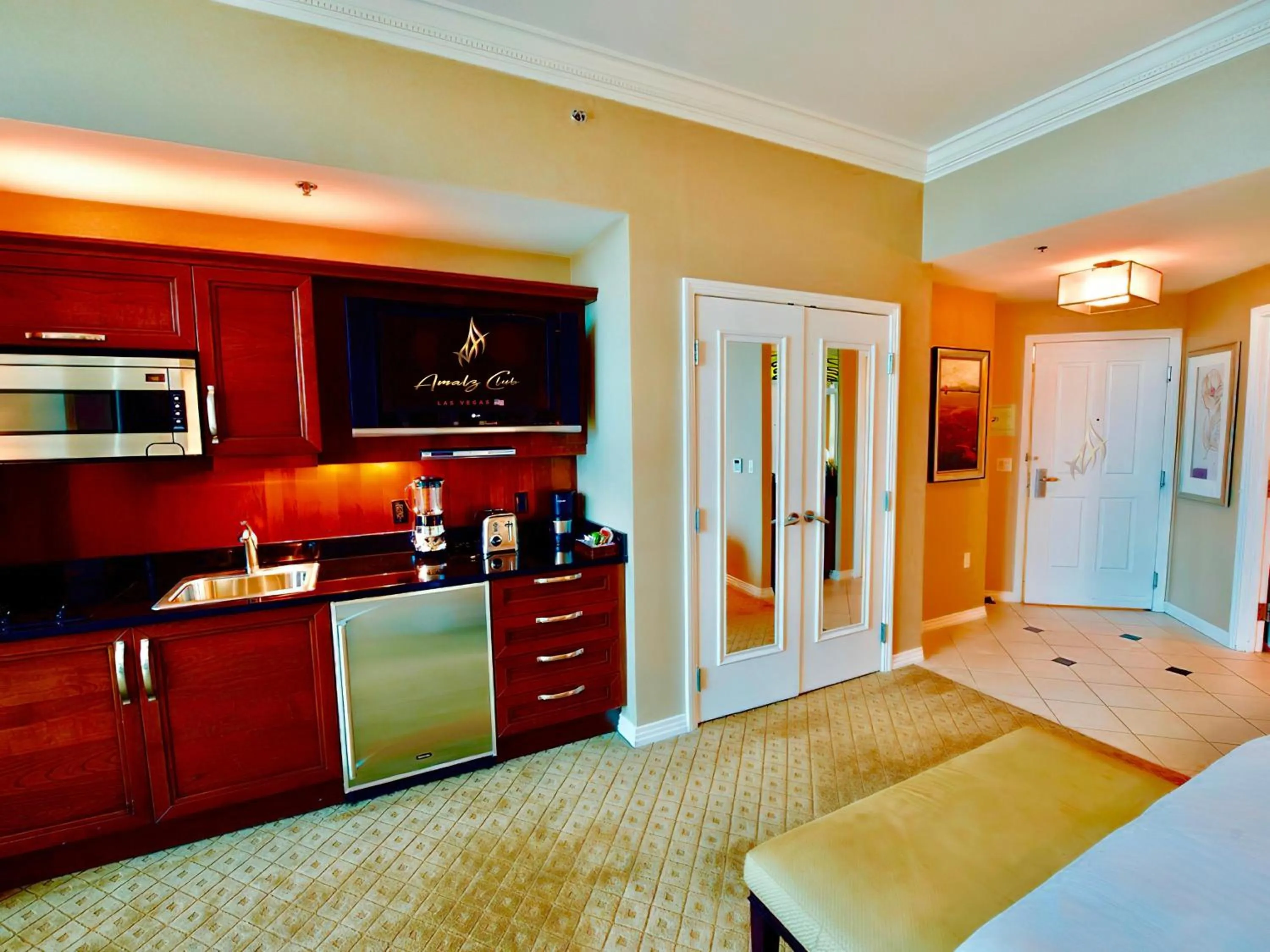 Kitchen or kitchenette in Amalz Suites Collection at MGM Signature !