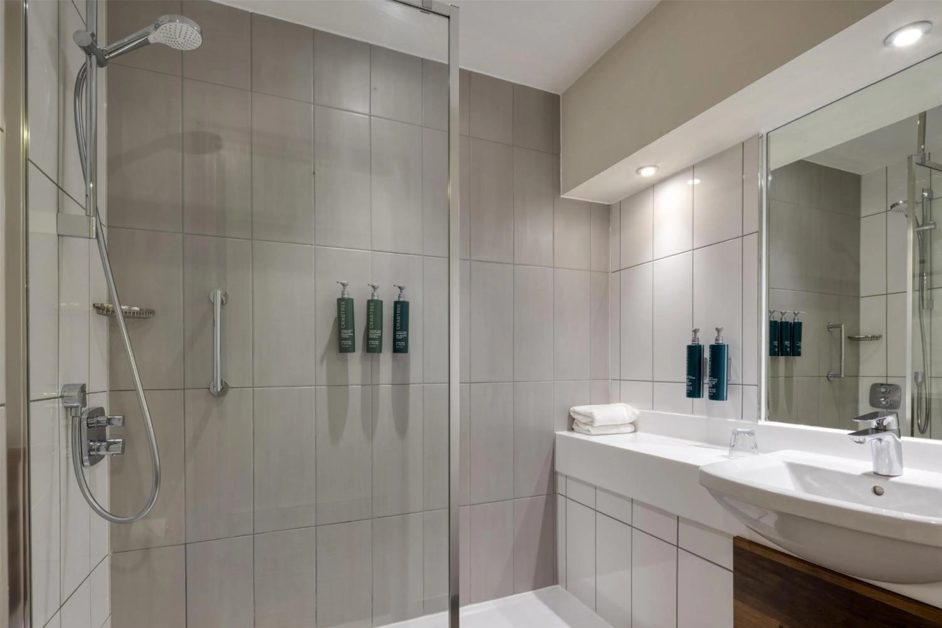 Bathroom in DoubleTree by Hilton Cheltenham-Cotswolds