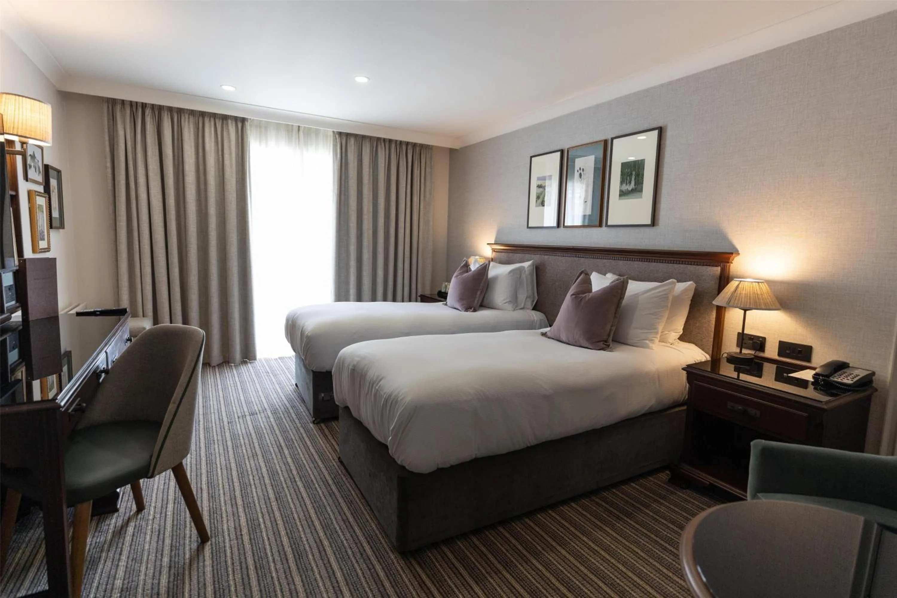 Bed in DoubleTree by Hilton Cheltenham-Cotswolds