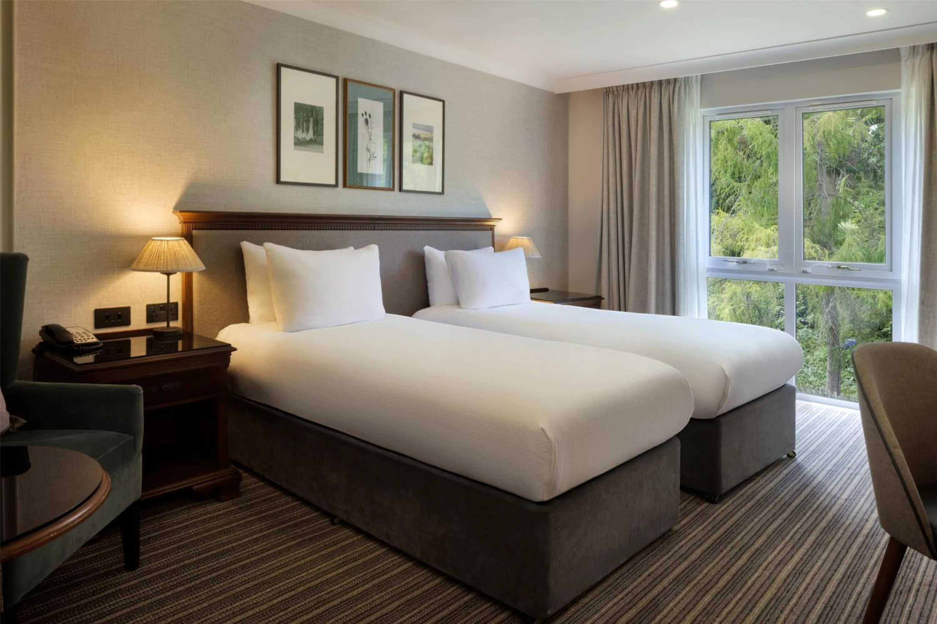 Bed in DoubleTree by Hilton Cheltenham-Cotswolds