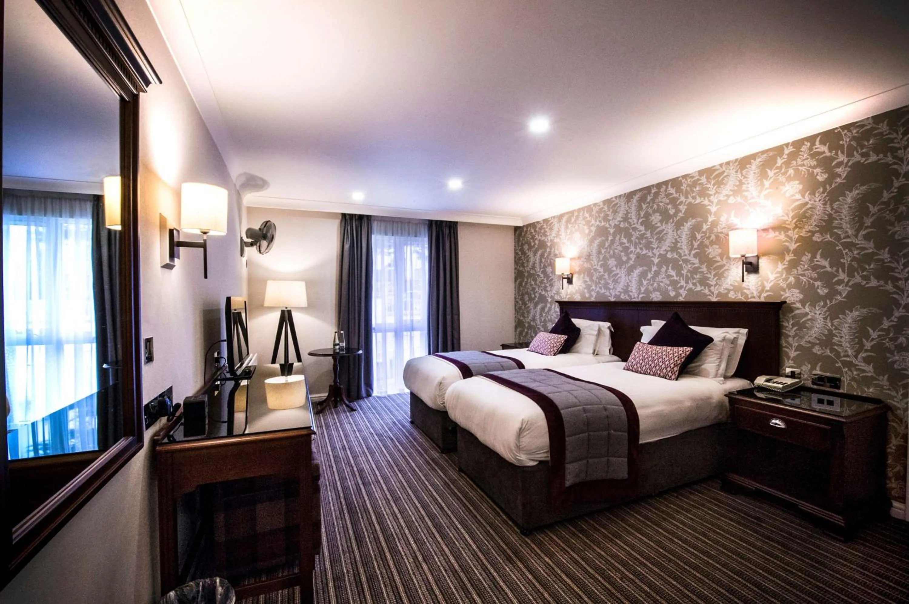 Bed in DoubleTree by Hilton Cheltenham-Cotswolds