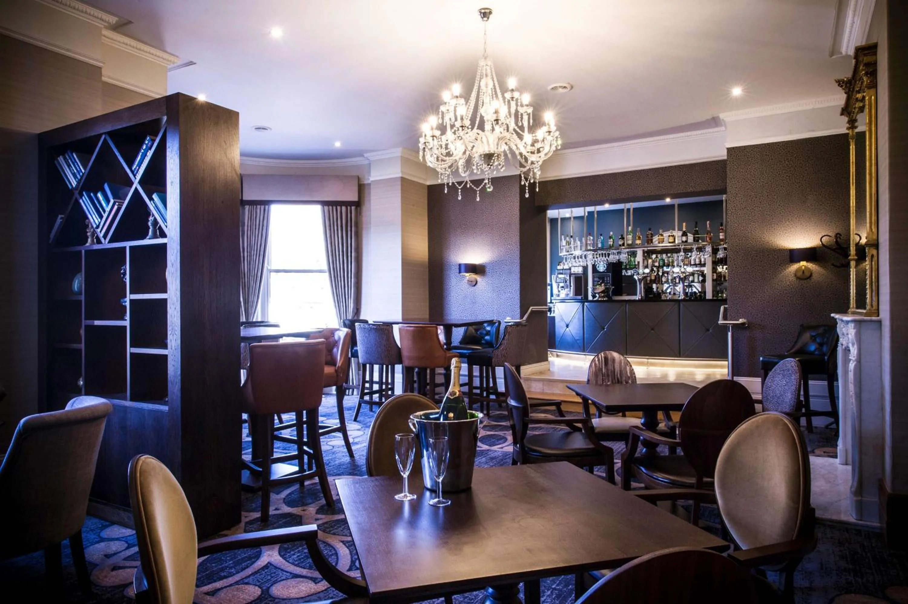 Lounge or bar in DoubleTree by Hilton Cheltenham-Cotswolds