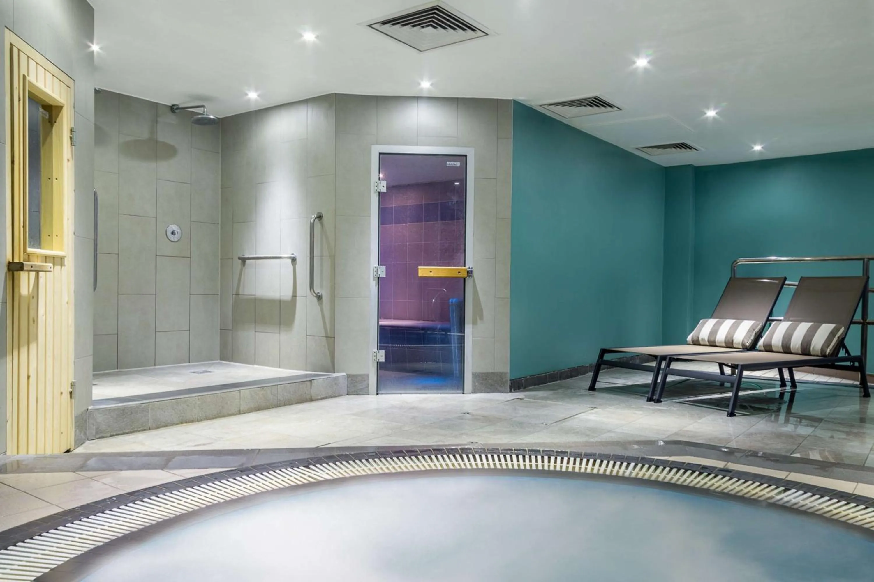 Hot Tub in DoubleTree by Hilton Cheltenham-Cotswolds