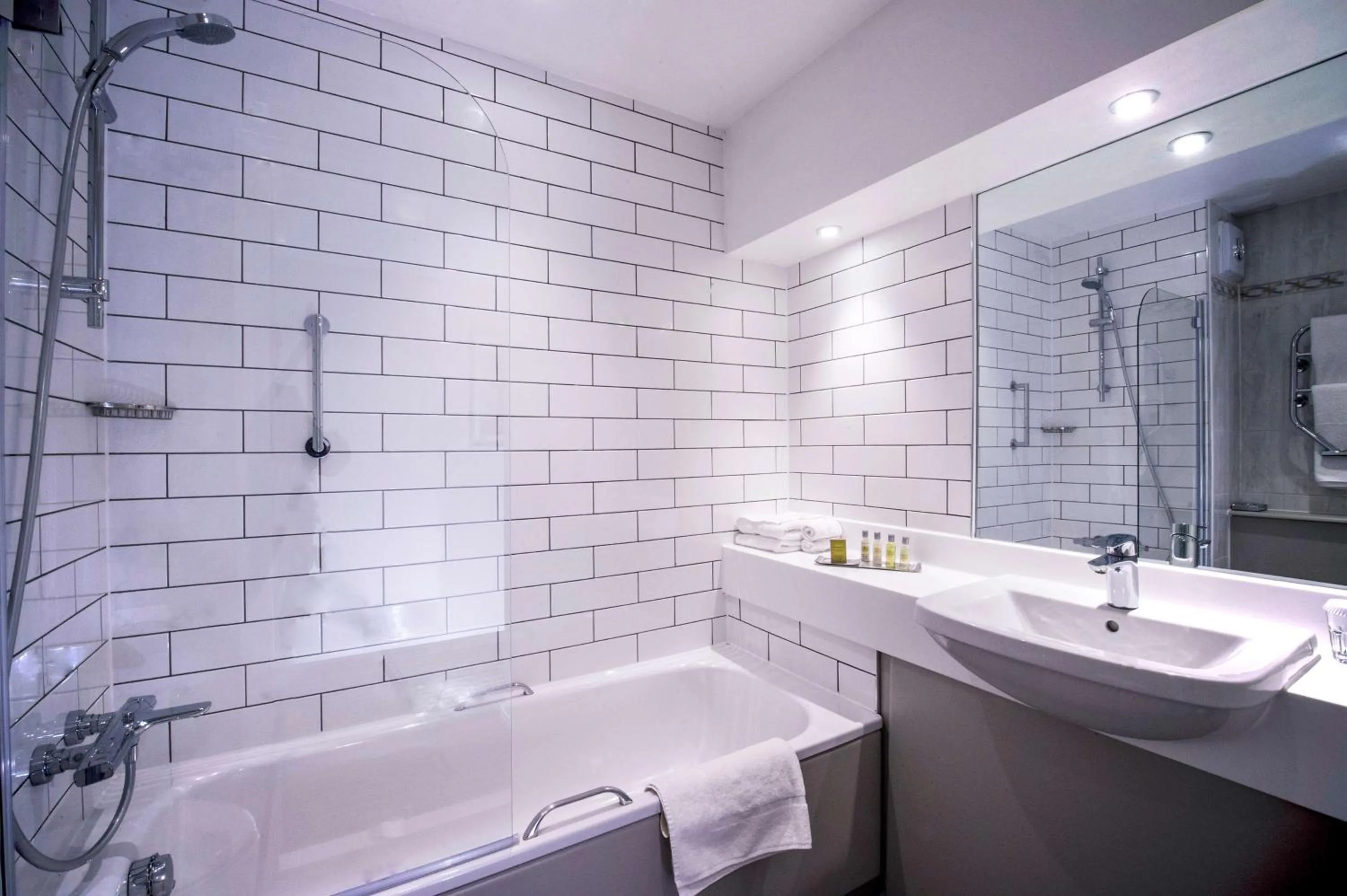 Bathroom in DoubleTree by Hilton Cheltenham-Cotswolds