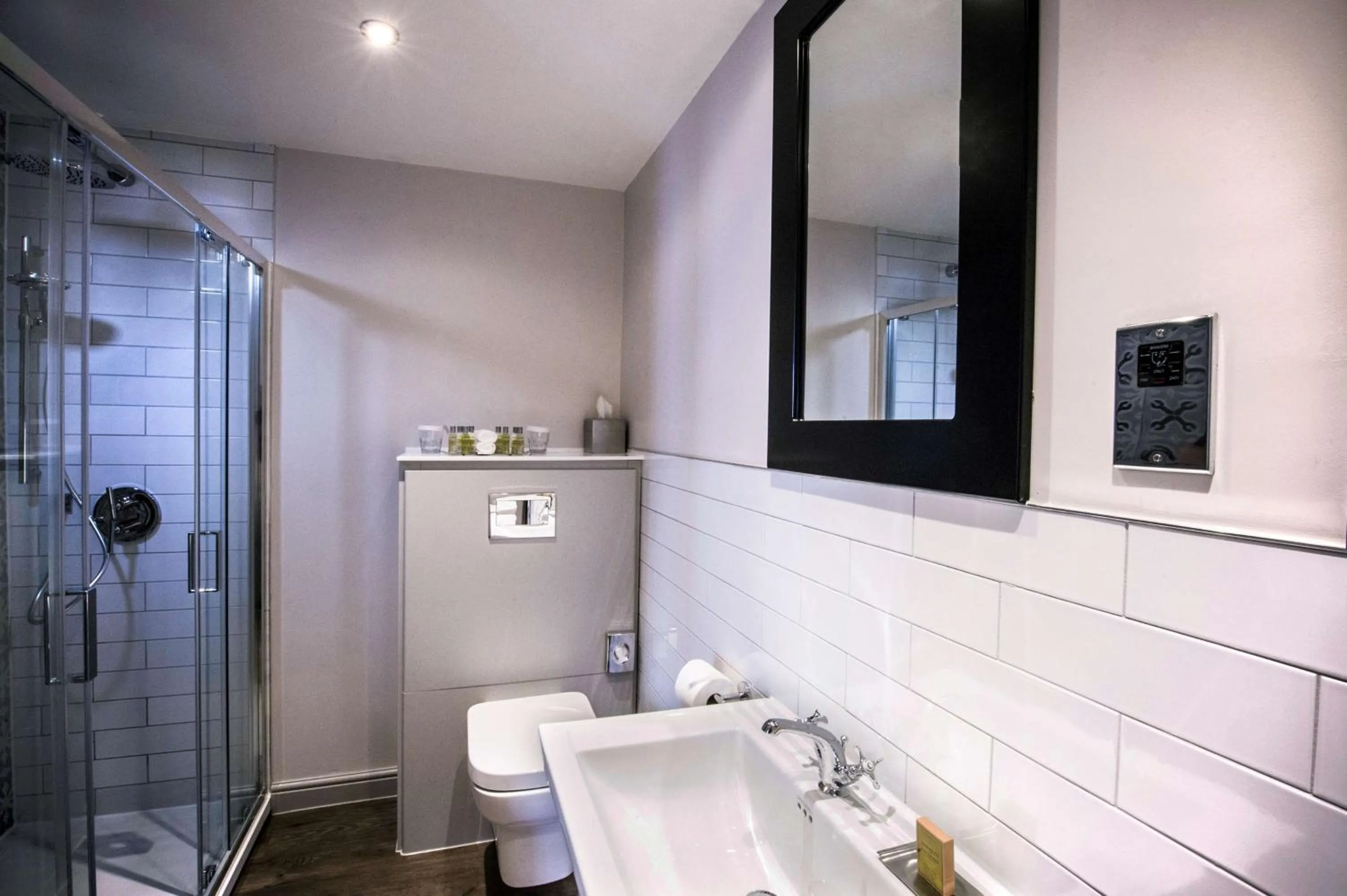 Bathroom in DoubleTree by Hilton Cheltenham-Cotswolds