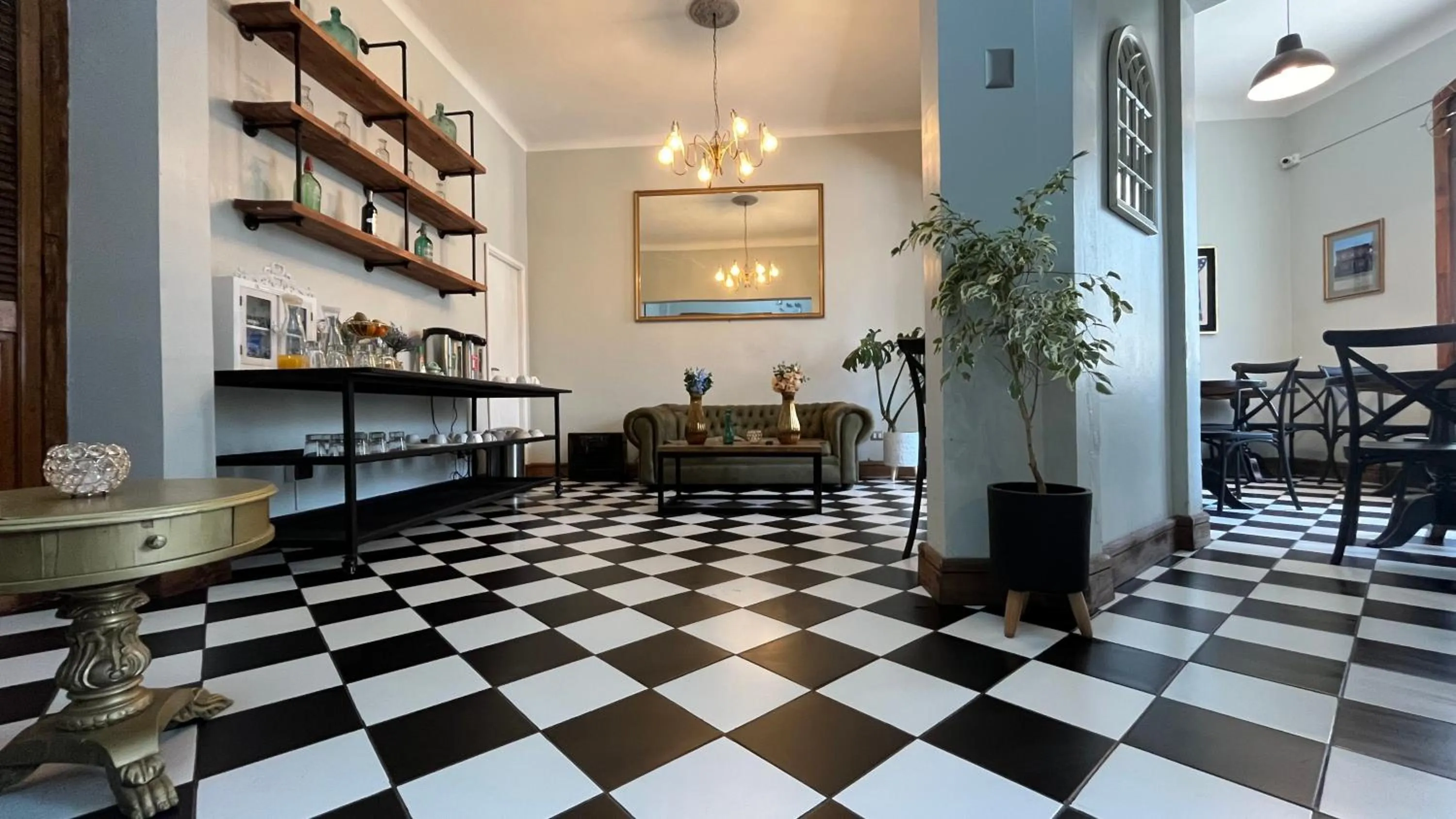 Communal lounge/ TV room in Hotel Casa Aure