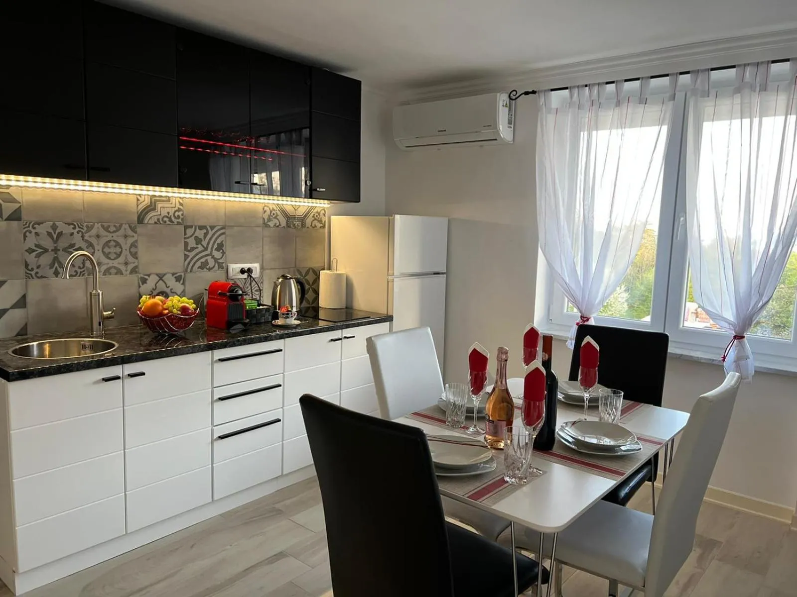 Kitchen or kitchenette in ViSTAMaRE Apartment