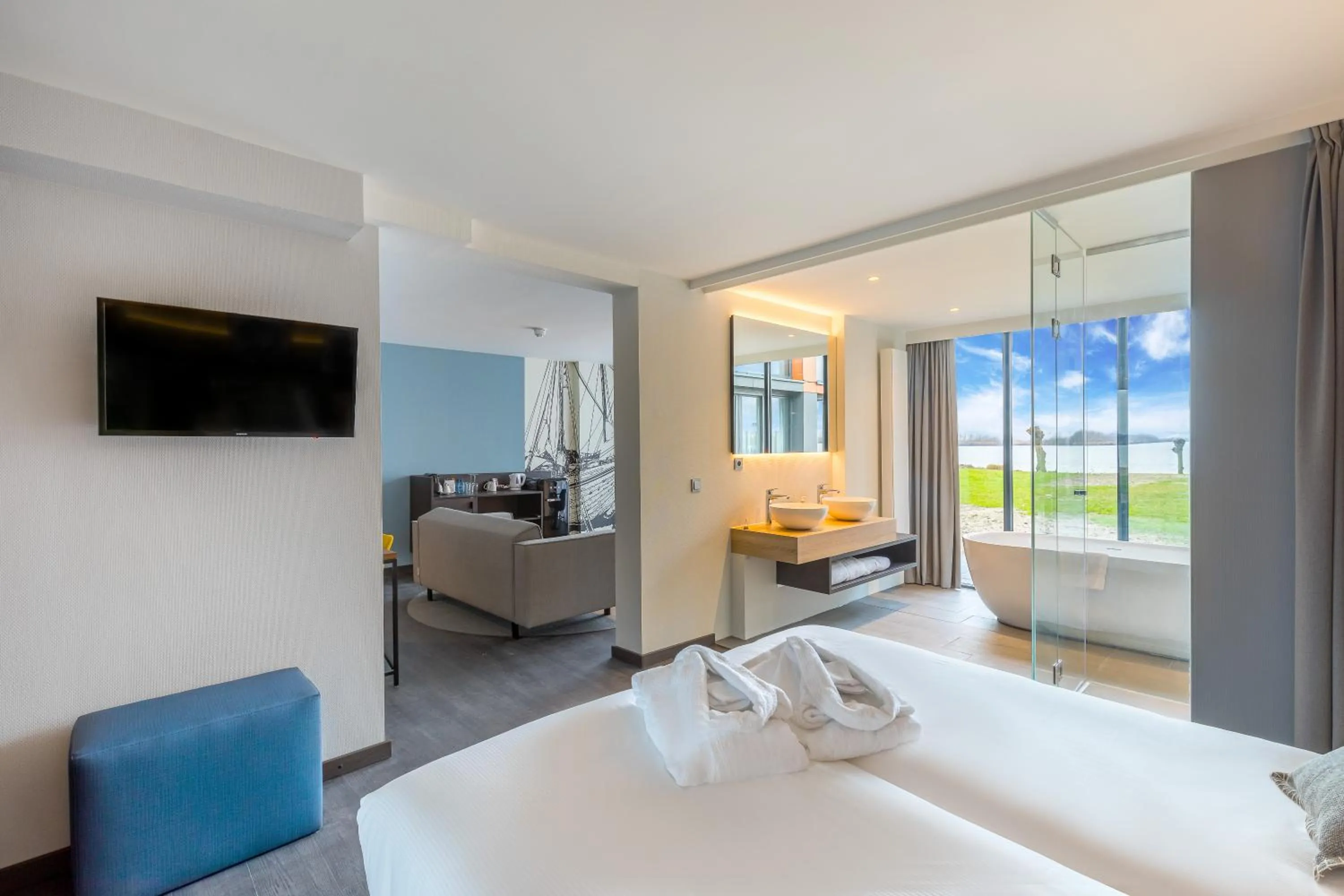 Photo of the whole room, Bed in Postillion Amersfoort Veluwemeer