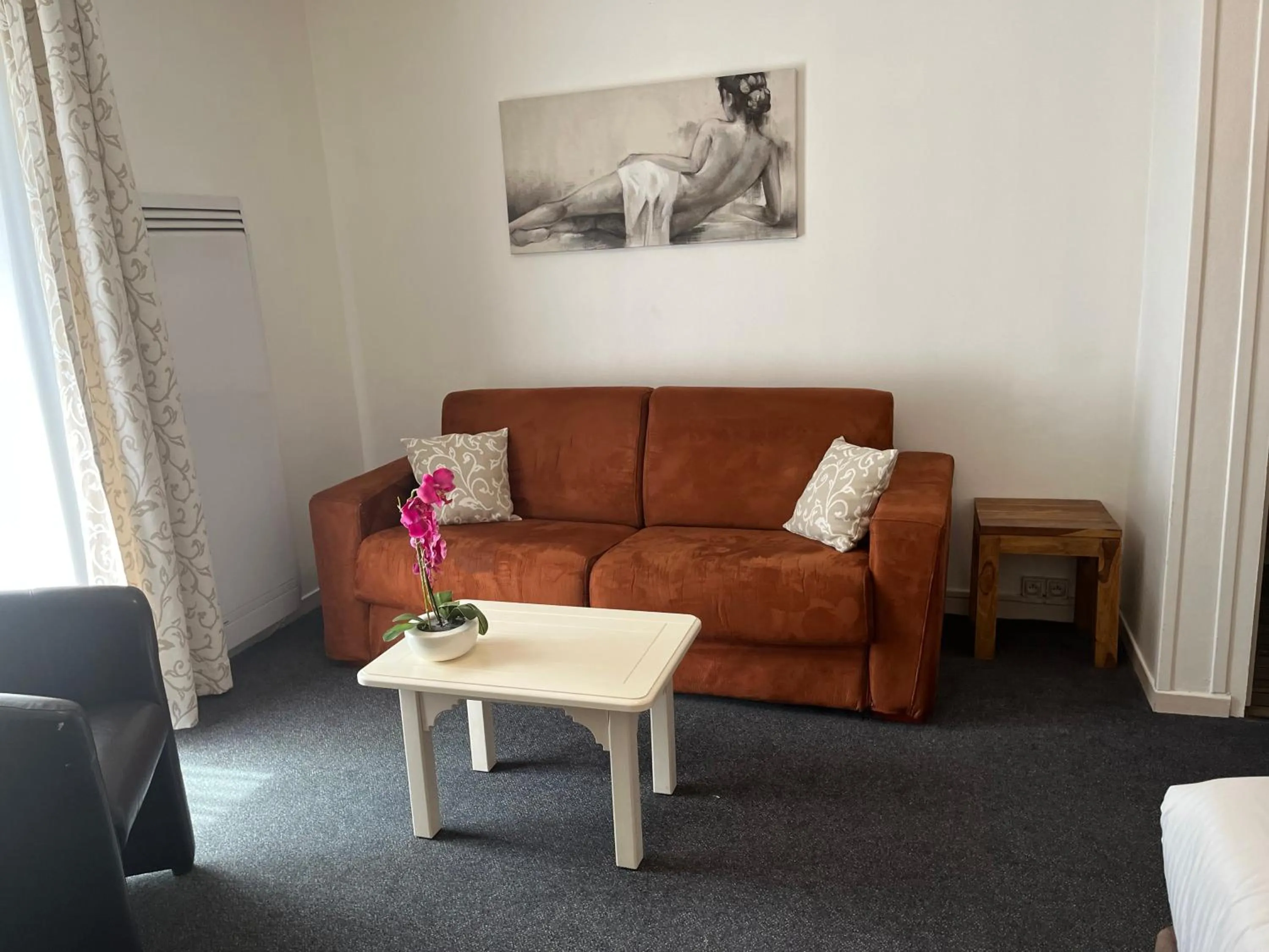 Living room in Logis Hôtel Belle Etoile Vichy