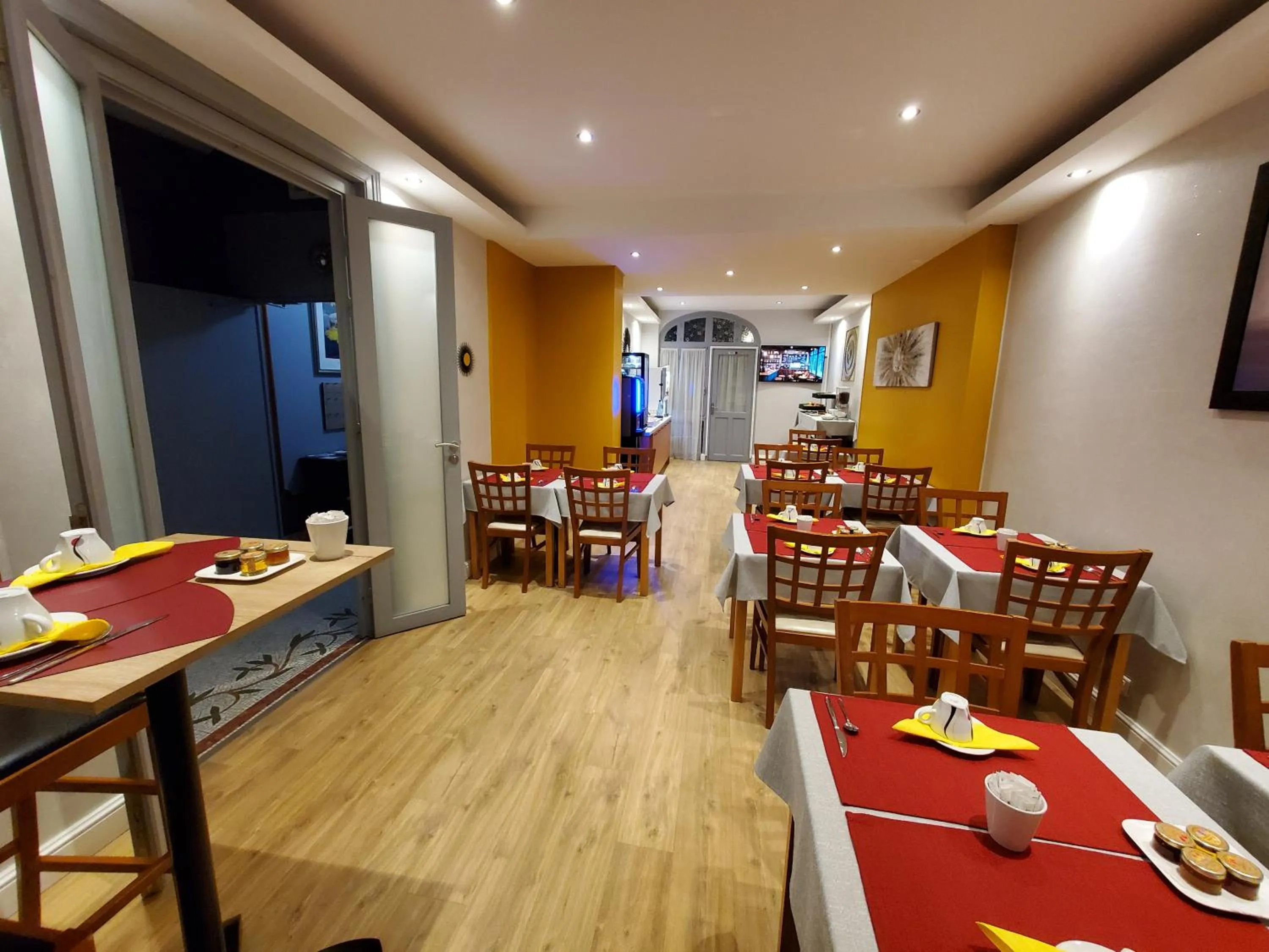 Restaurant/places to eat in Logis Hôtel Belle Etoile Vichy