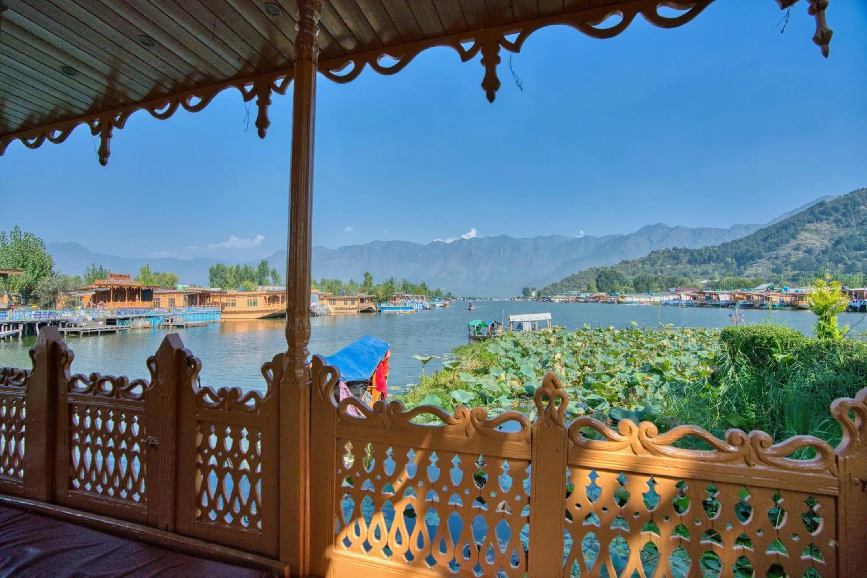 Best View Group Of Houseboats