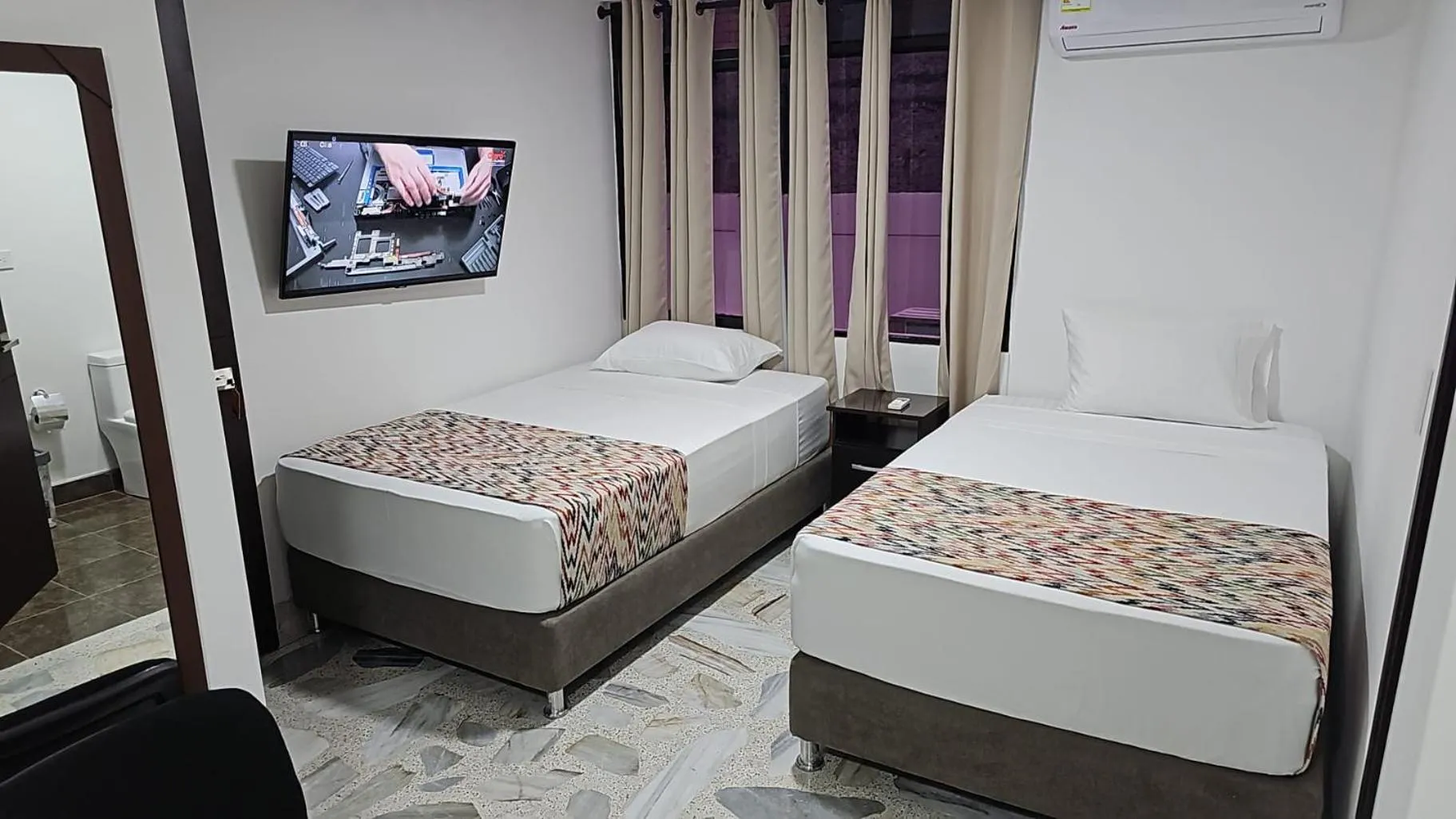 Bedroom, Bed in Hotel Arisha Cali