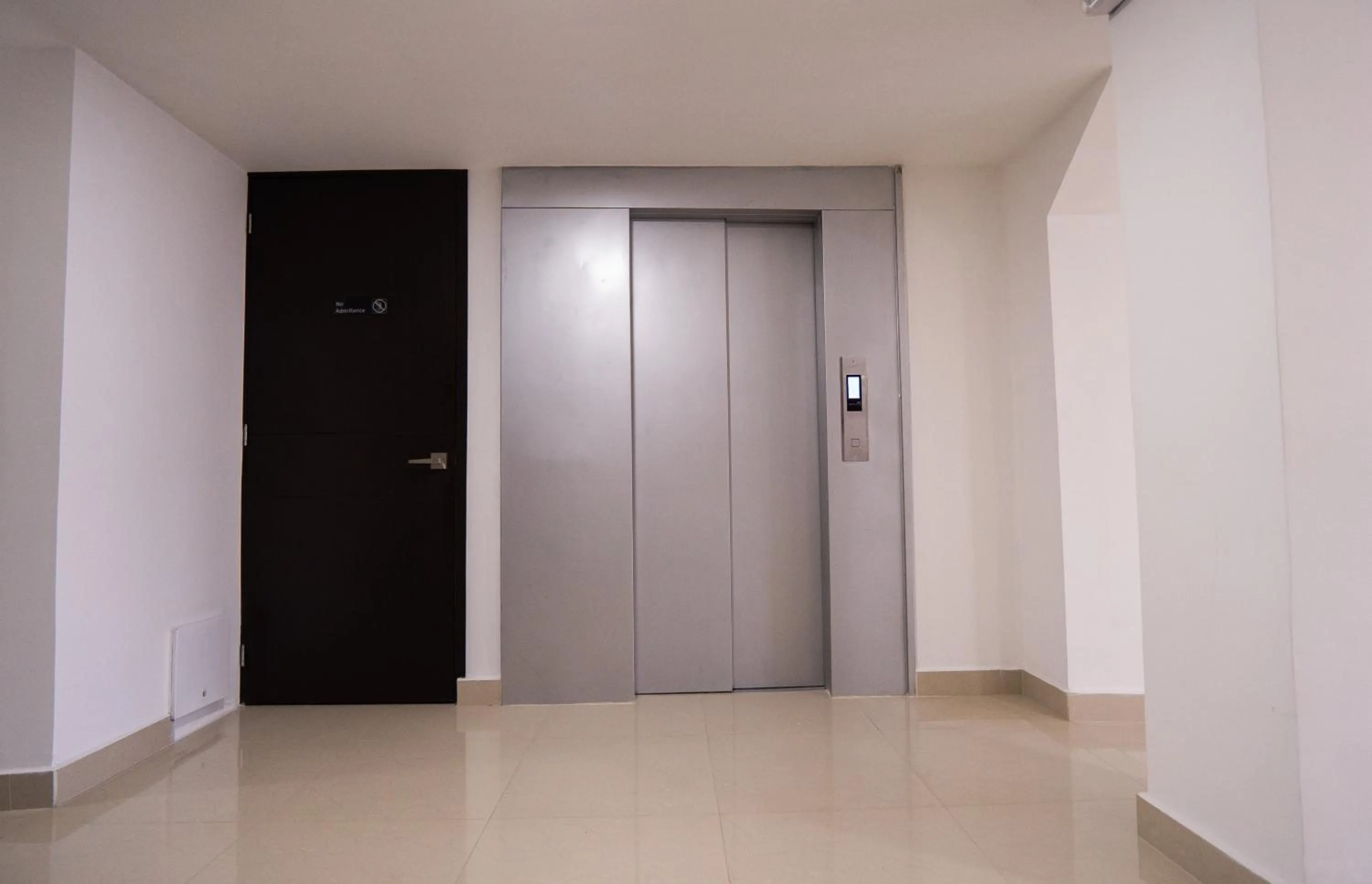 elevator in Hotel Arisha Cali