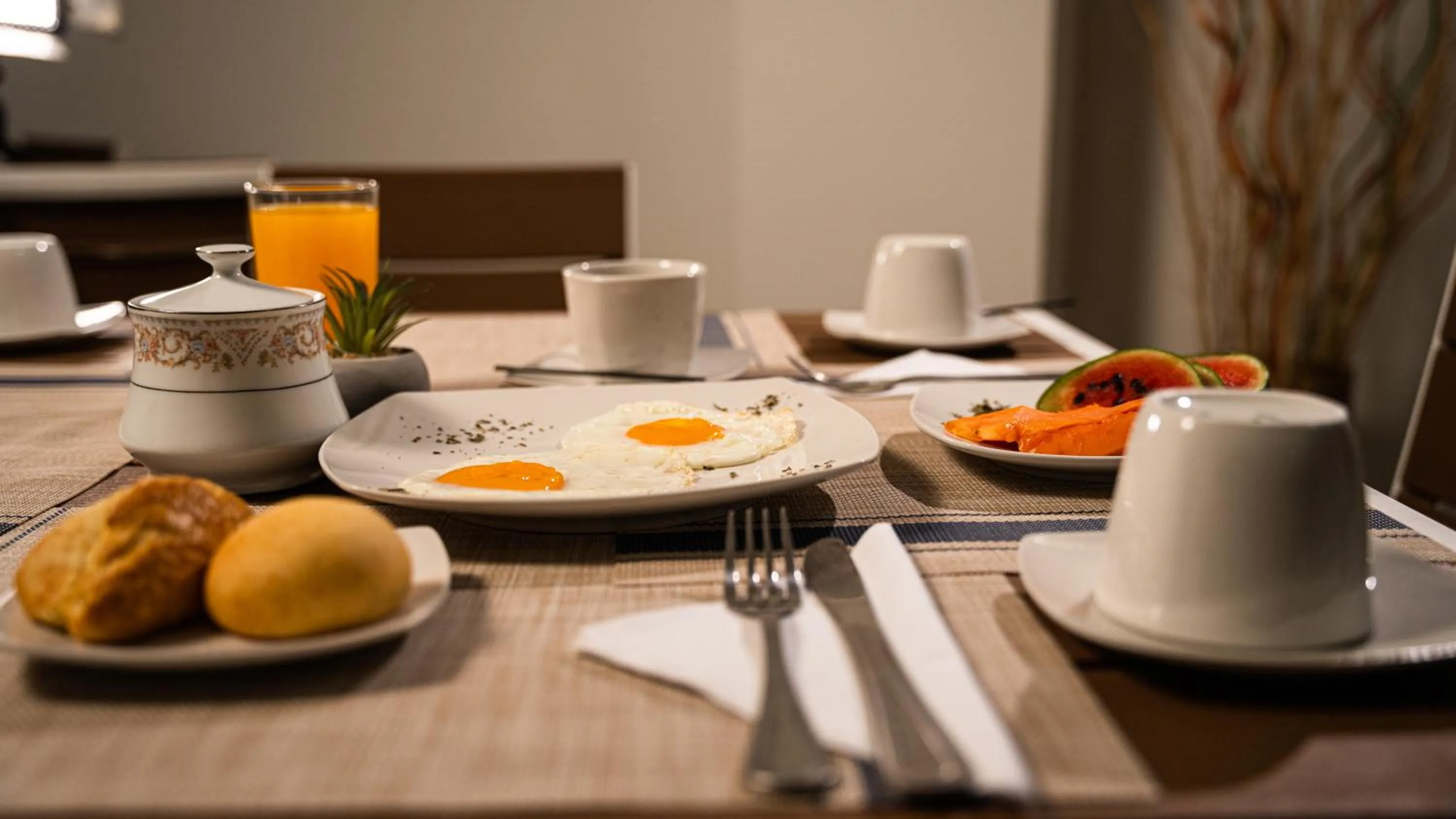 Breakfast in Hotel Arisha Cali