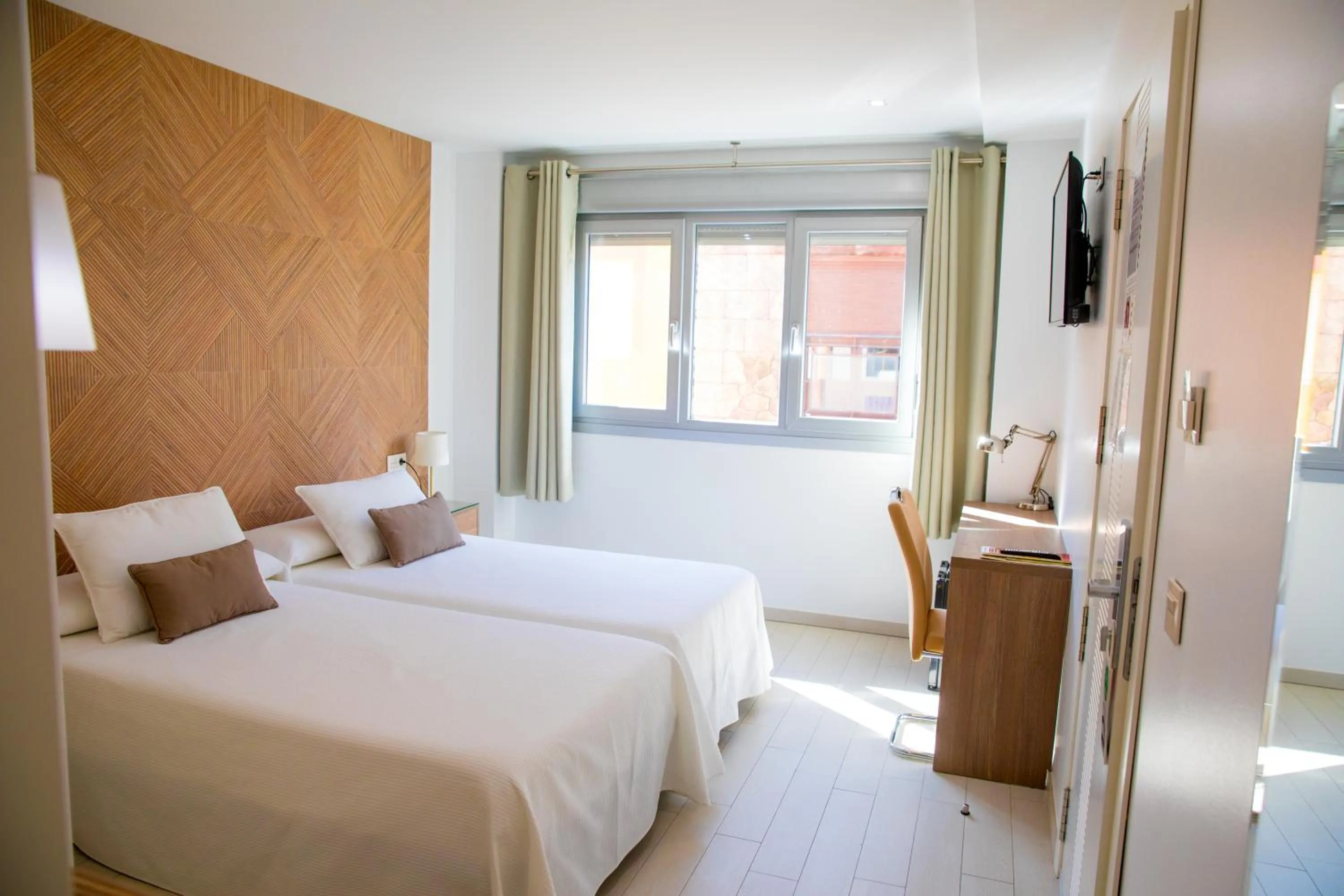 Photo of the whole room, Bed in Apartahotel Énfasis-Group