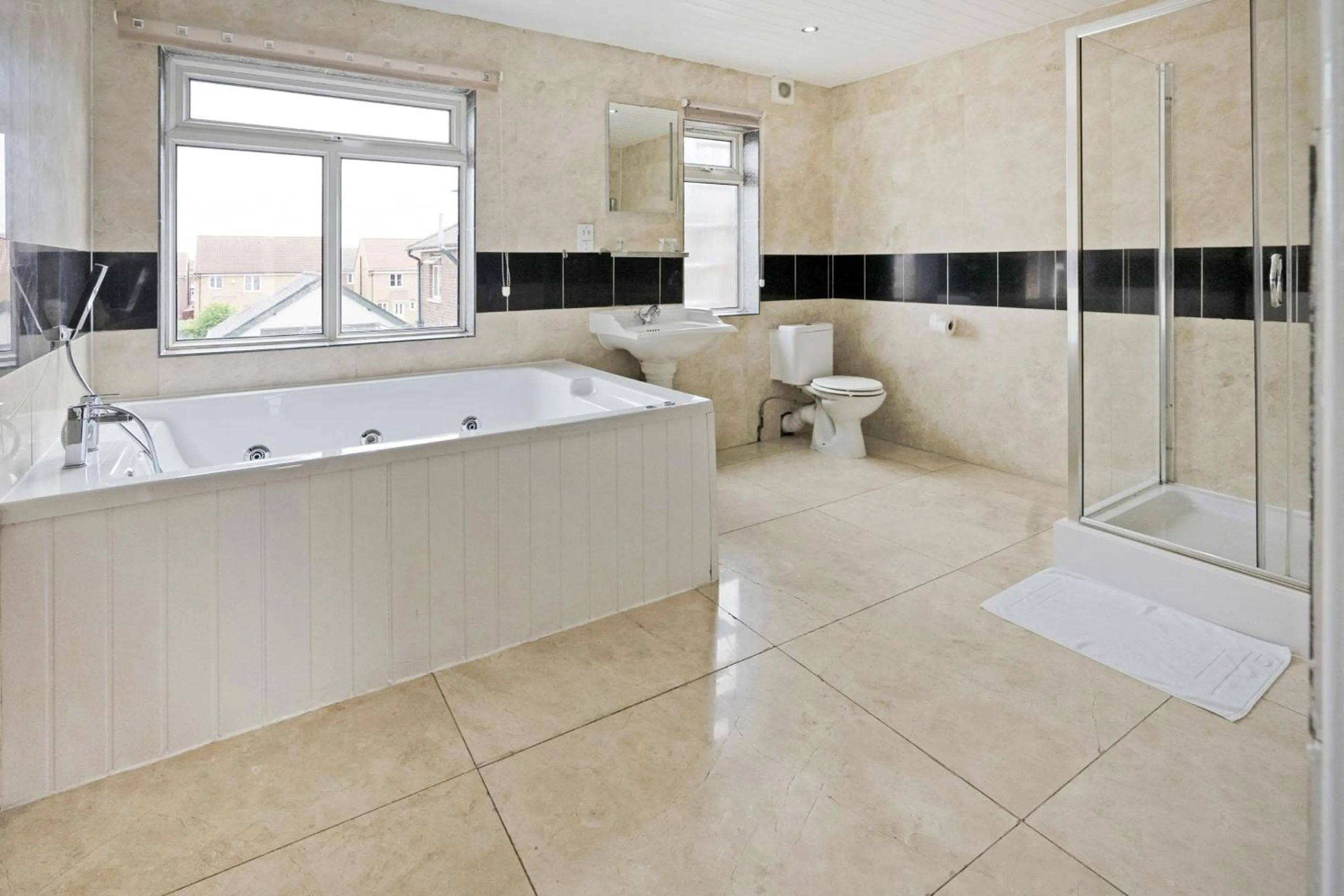 Bathroom in OYO The Baltimore Hotel