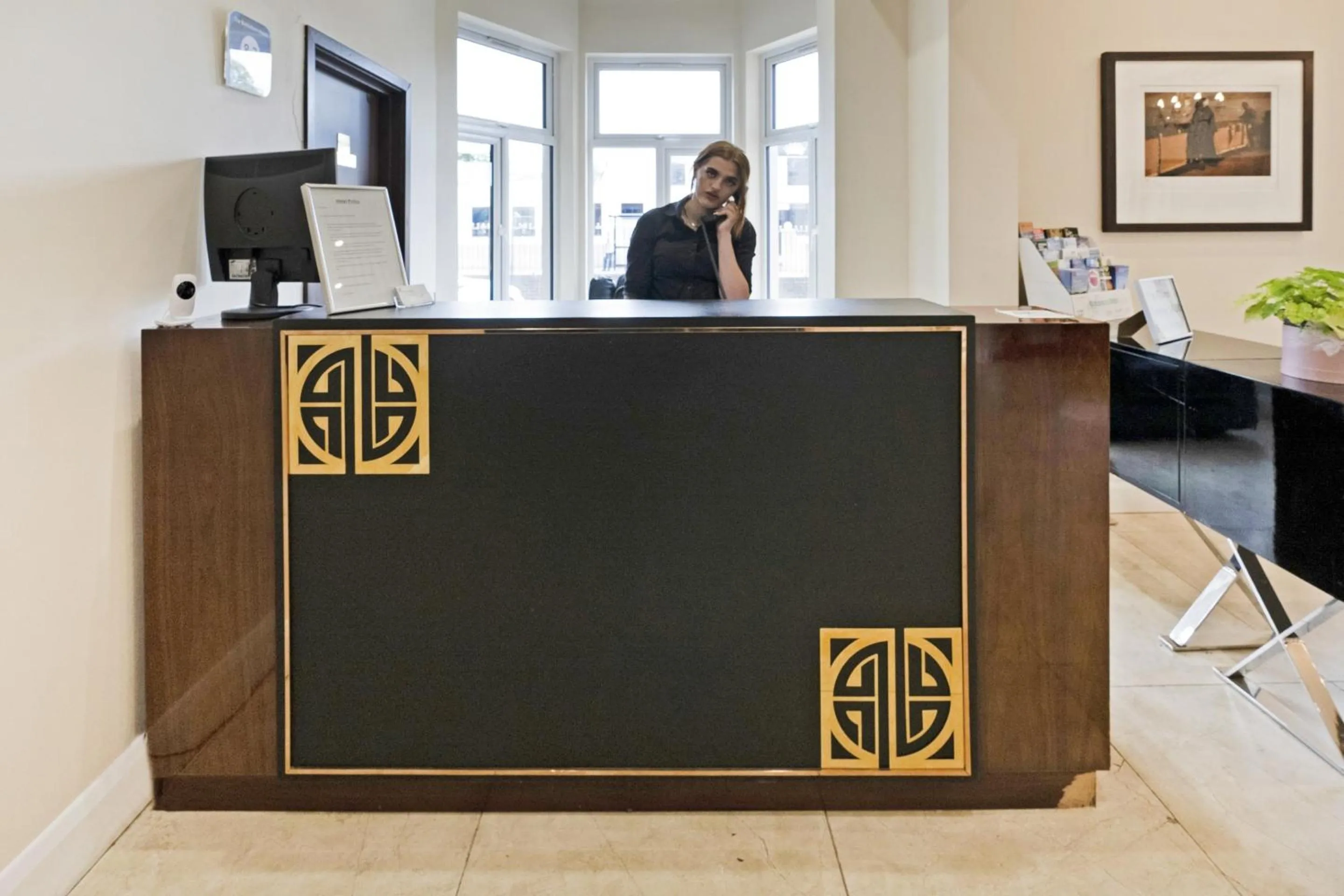 Lobby or reception in OYO The Baltimore Hotel