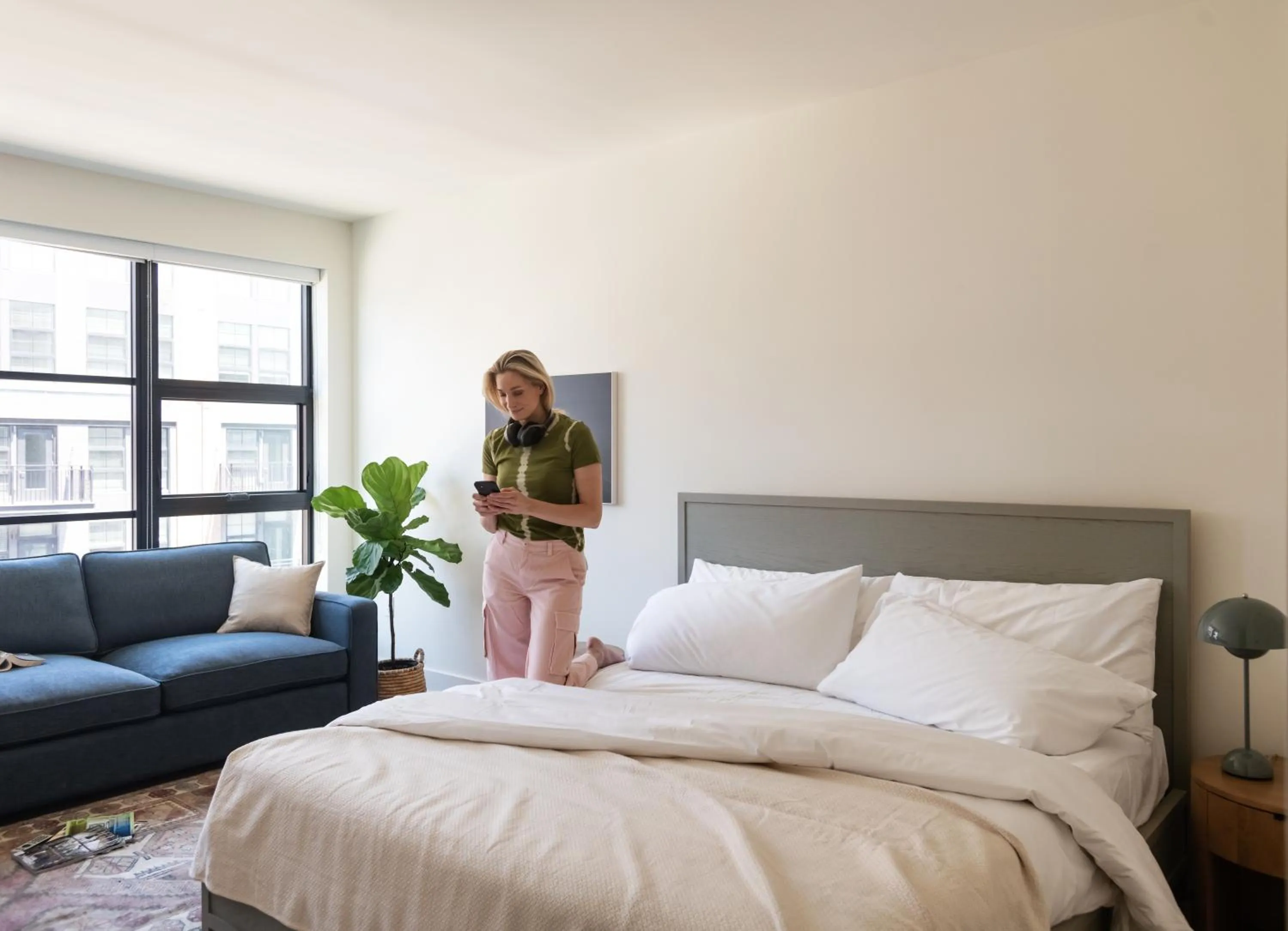 Living room, Bed in Roost Baltimore