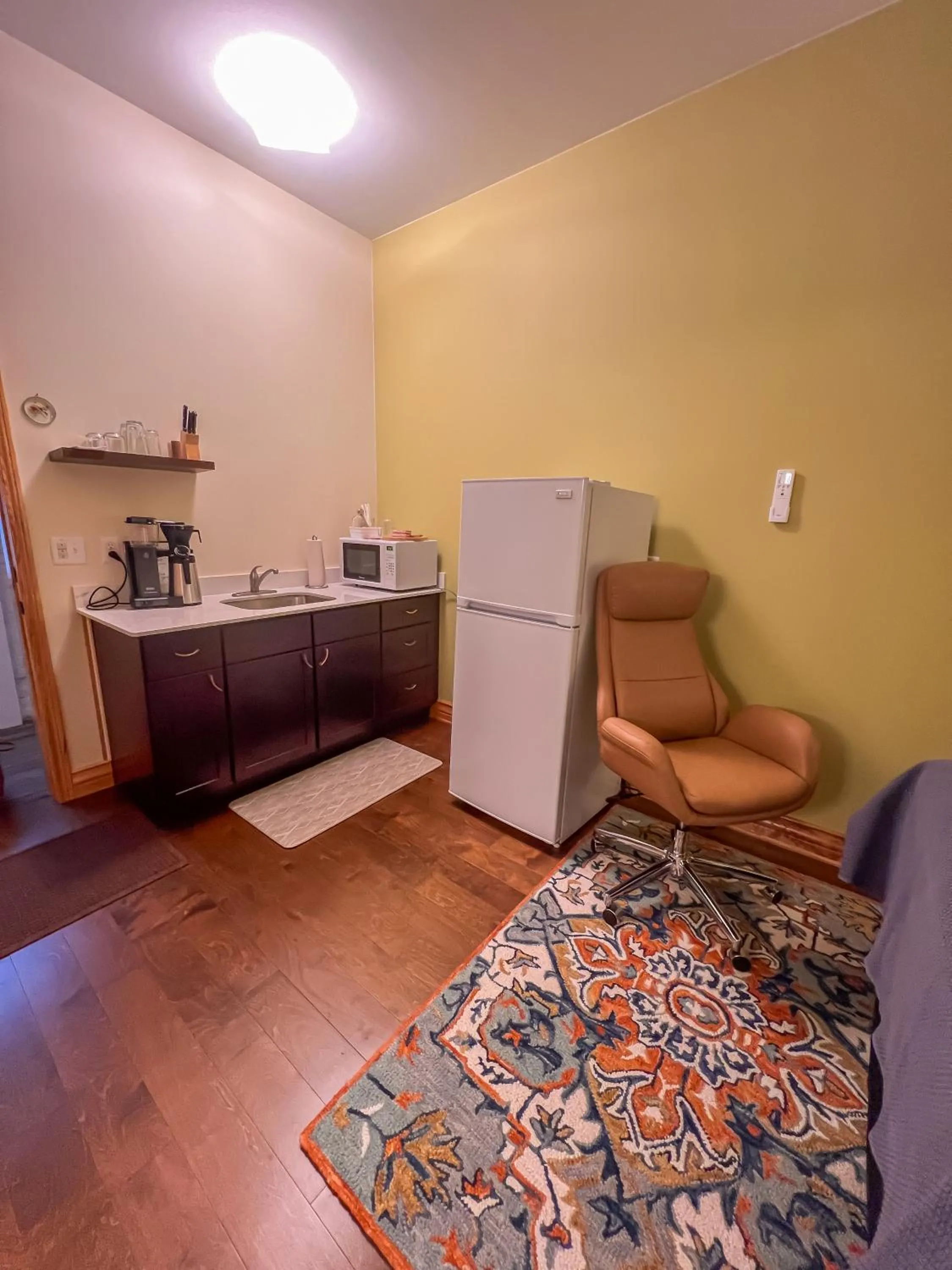 Kitchen or kitchenette in Goldfinch Suites