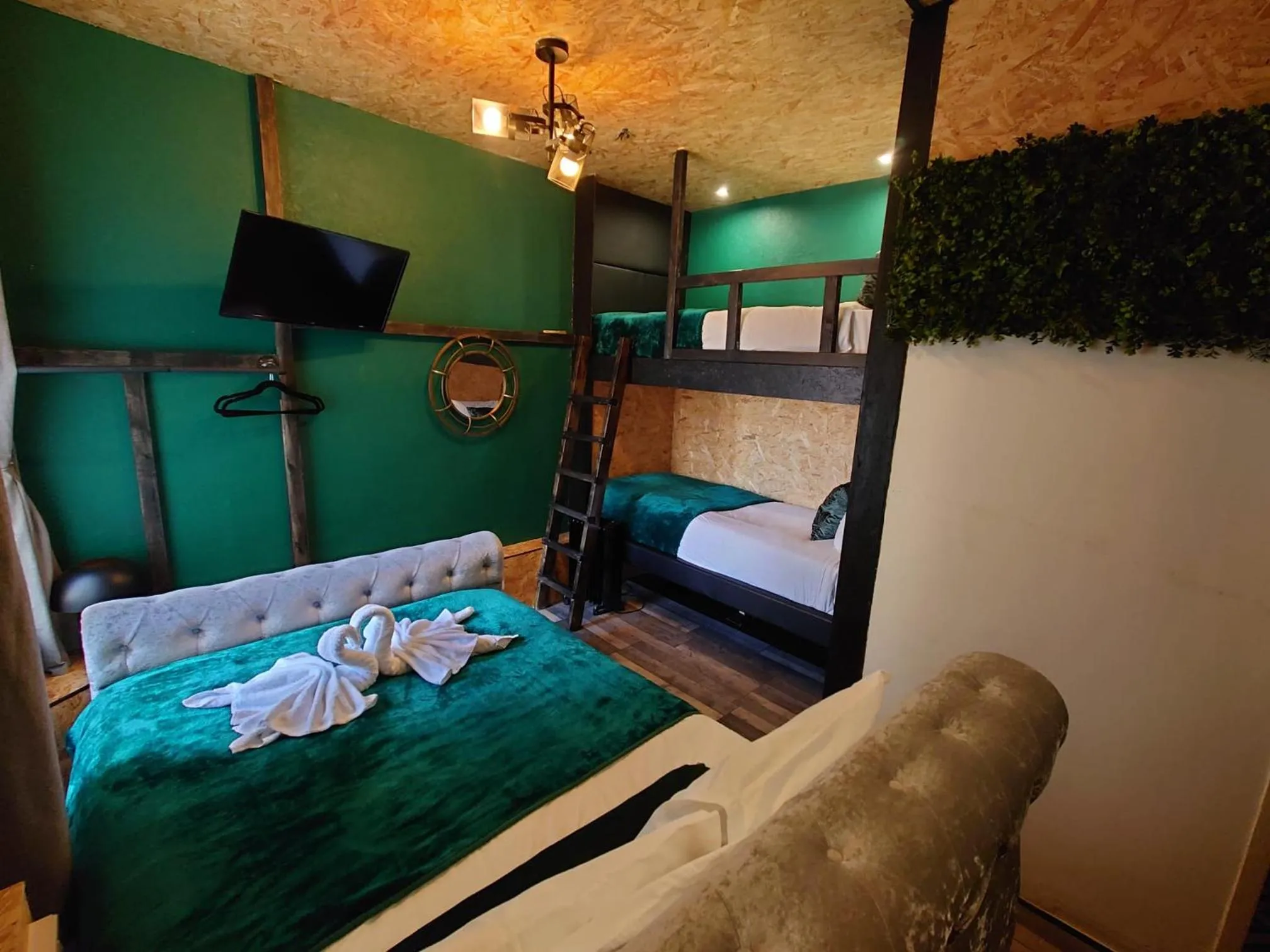 Bed in Harriette's Guest House