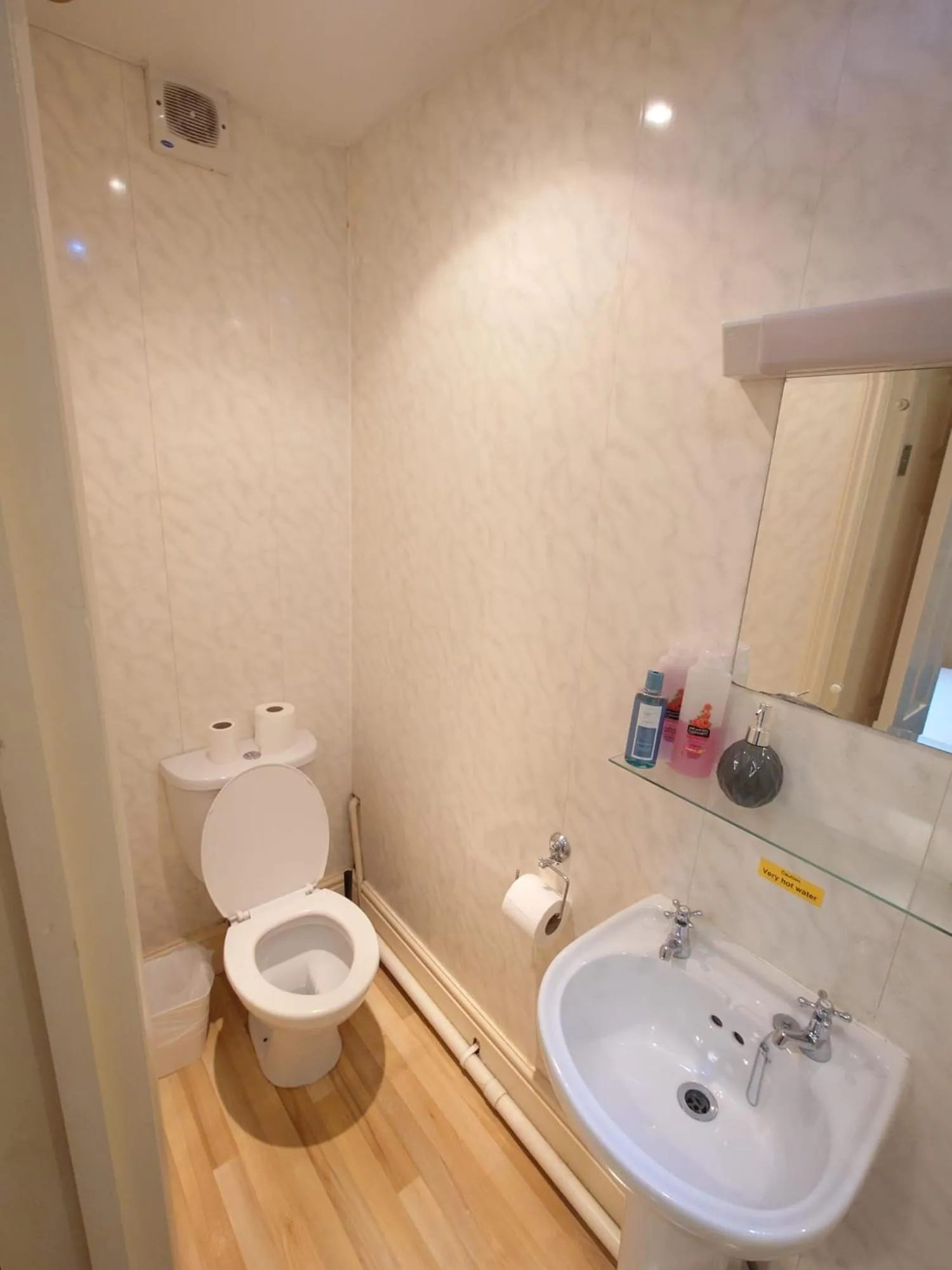 Bathroom in Harriette's Guest House