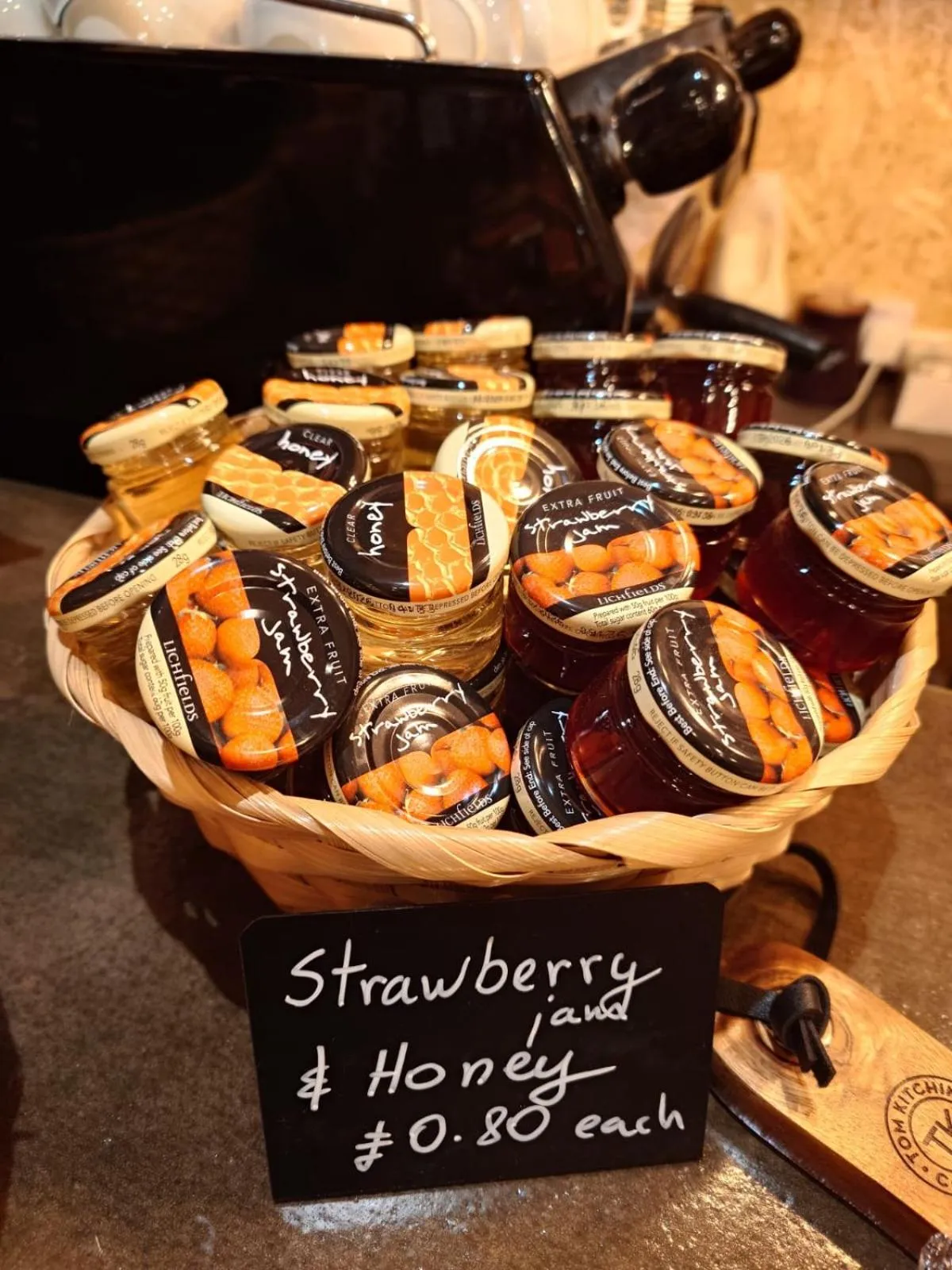 Communal lounge/ TV room in Harriette's Guest House