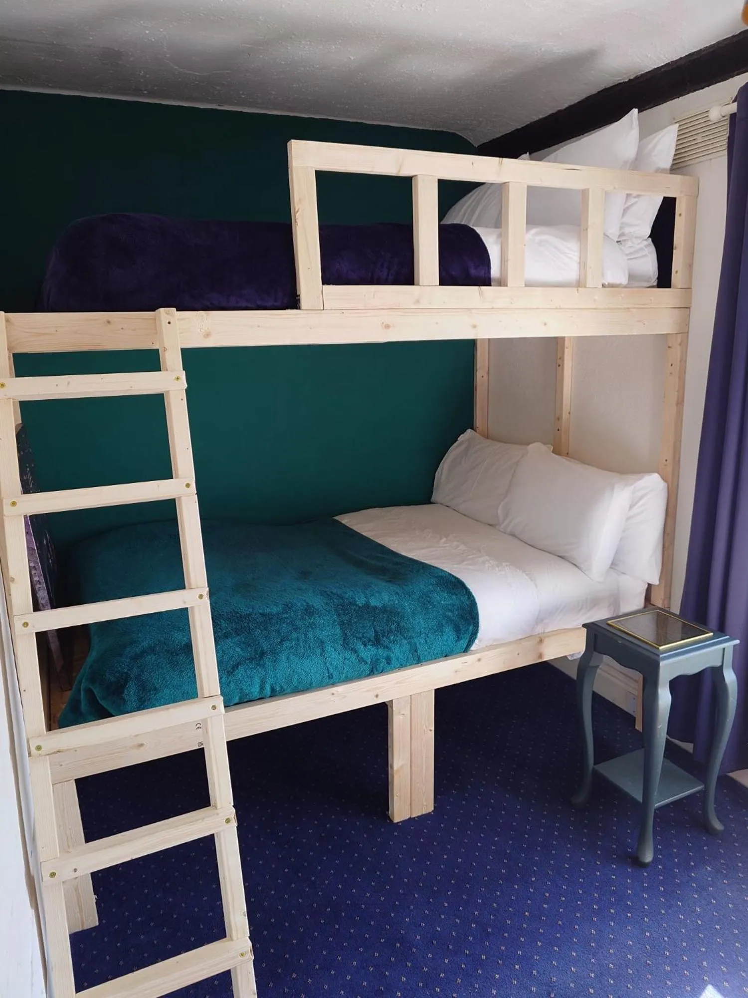 Bed in Harriette's Guest House