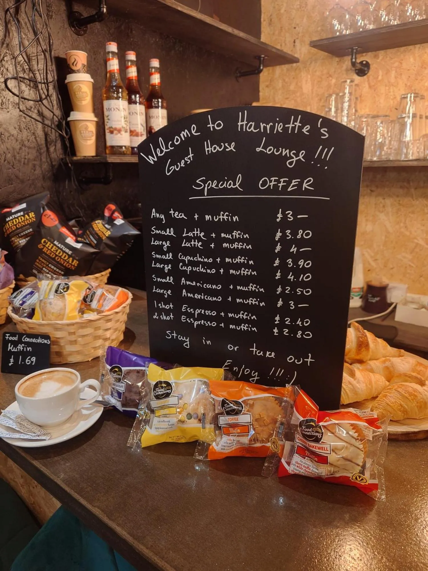 Communal lounge/ TV room in Harriette's Guest House