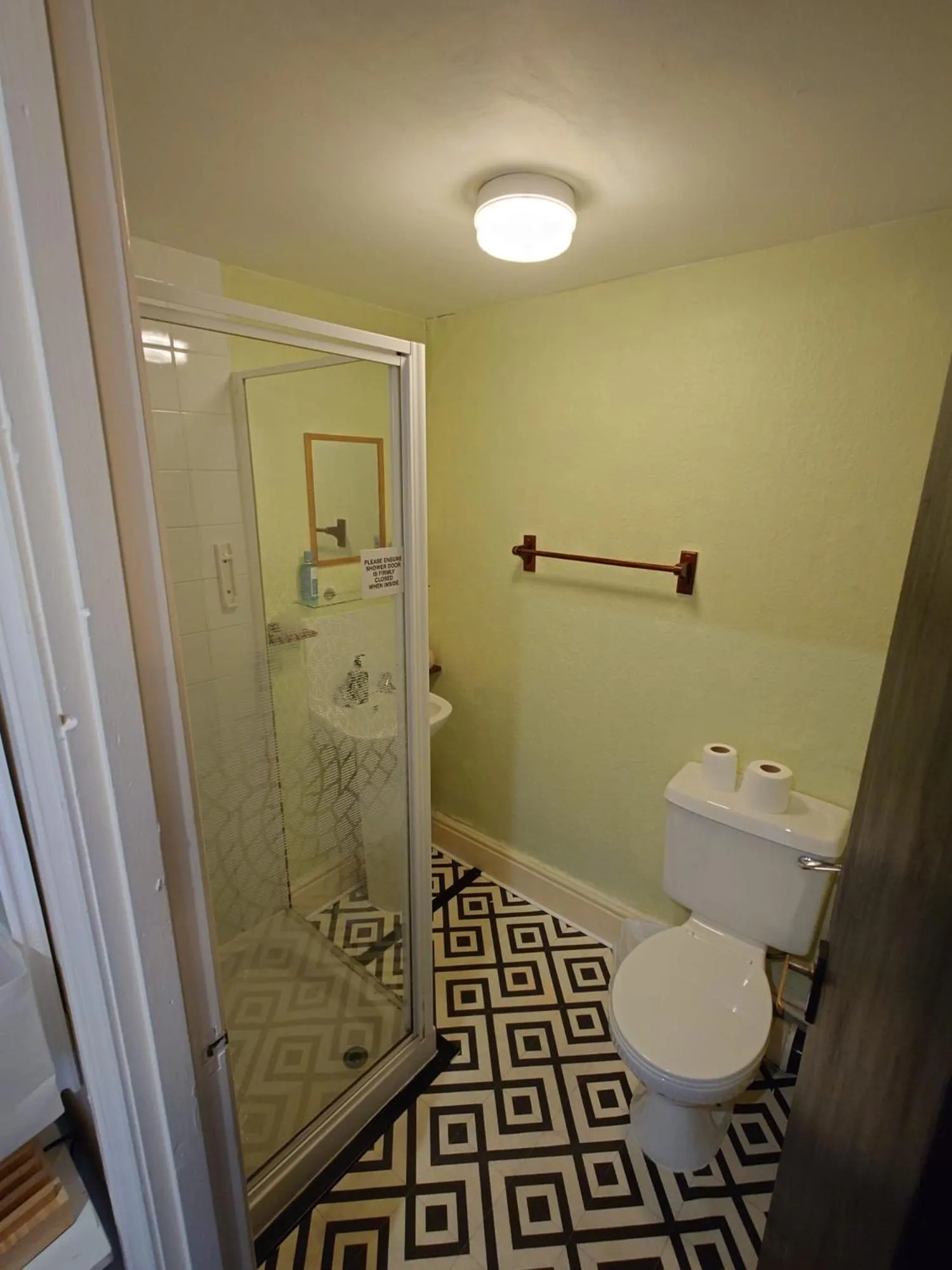 Shower in Harriette's Guest House