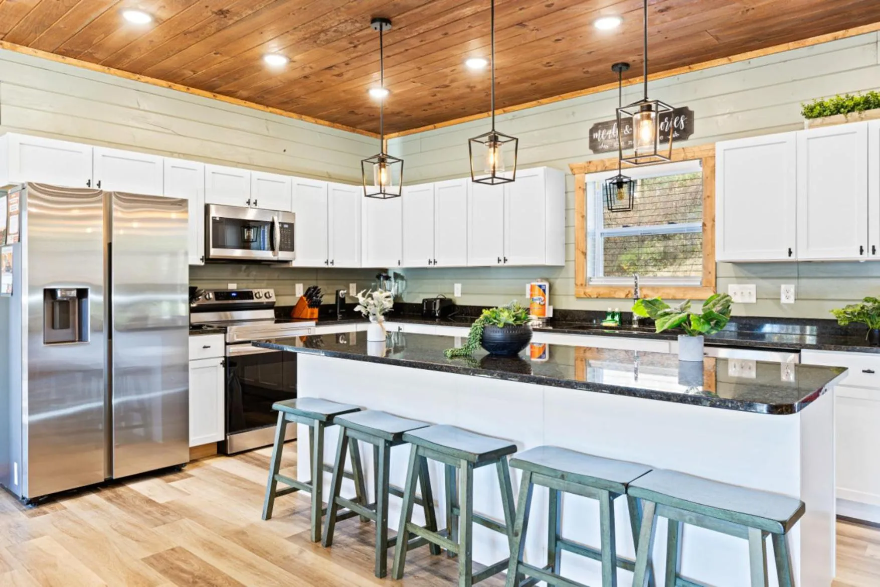 Kitchen or kitchenette in Luxe Mountain Pool Escape by Ghosal Luxury Lodging