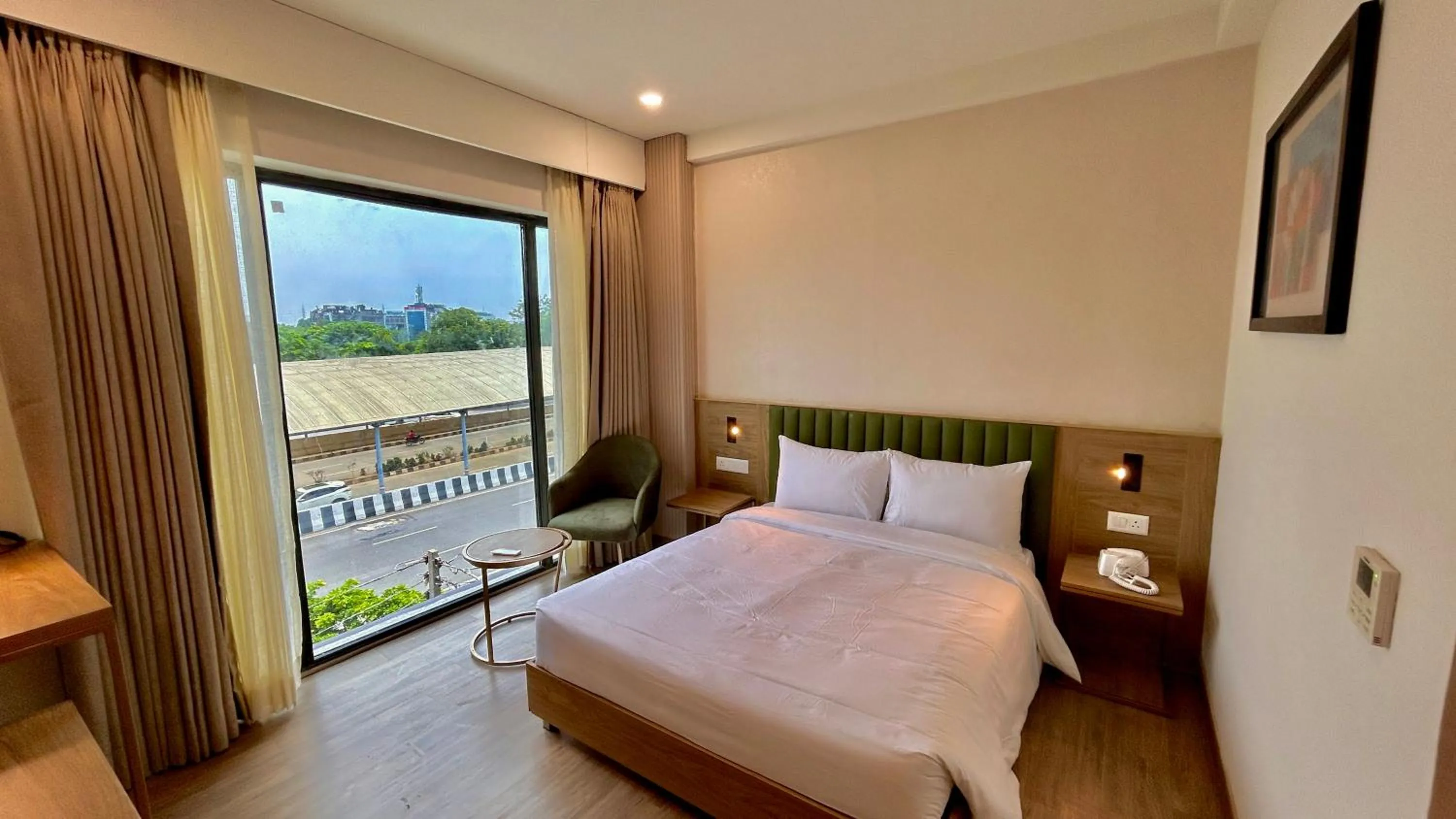 View (from property/room), Bed in Hotel Limon & Banquet Sector 29, Gurgaon