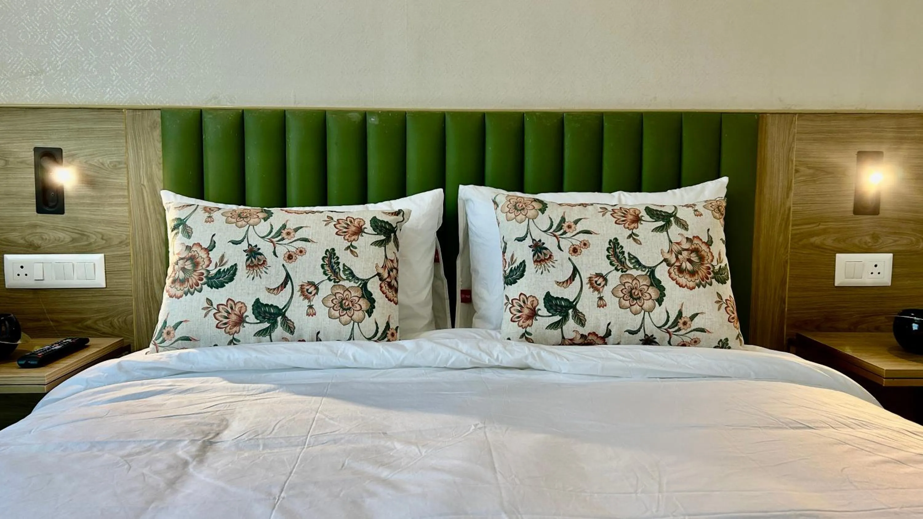 Bed in Hotel Limon & Banquet Sector 29, Gurgaon