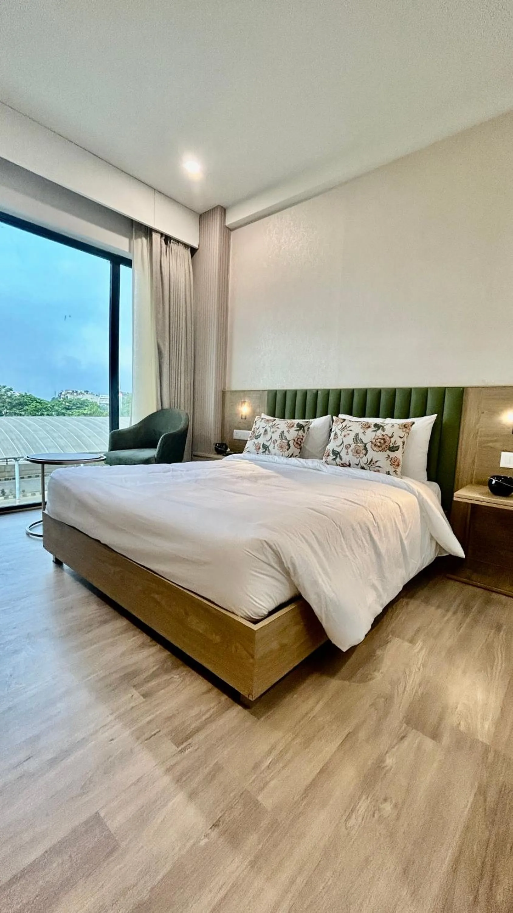 Bedroom, Bed in Hotel Limon & Banquet Sector 29, Gurgaon