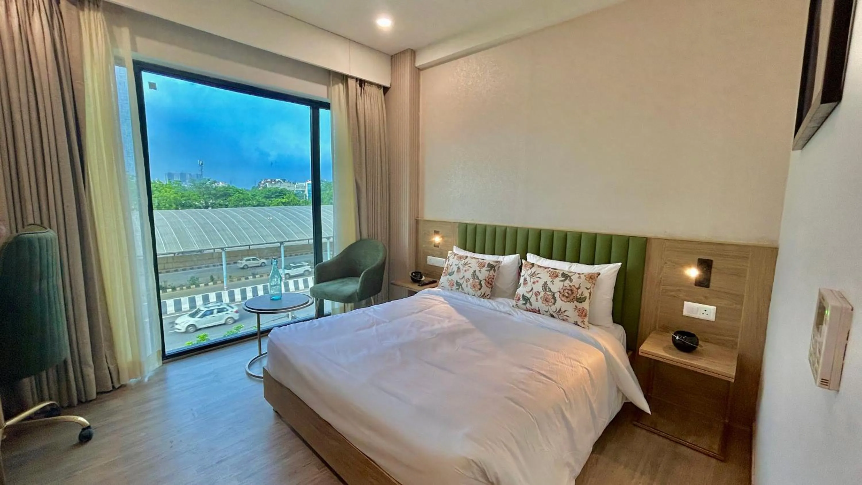 Natural landscape, Bed in Hotel Limon & Banquet Sector 29, Gurgaon