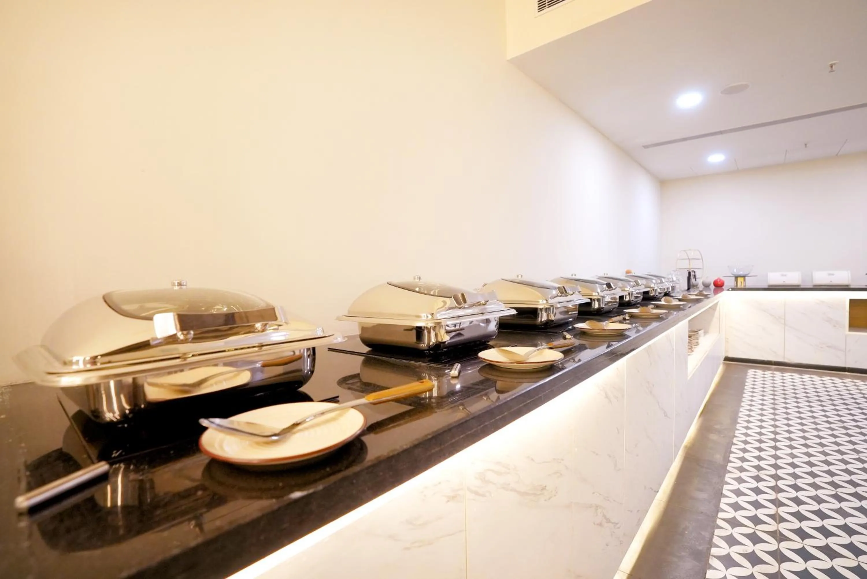 Dining area in Hotel Limon & Banquet Sector 29, Gurgaon