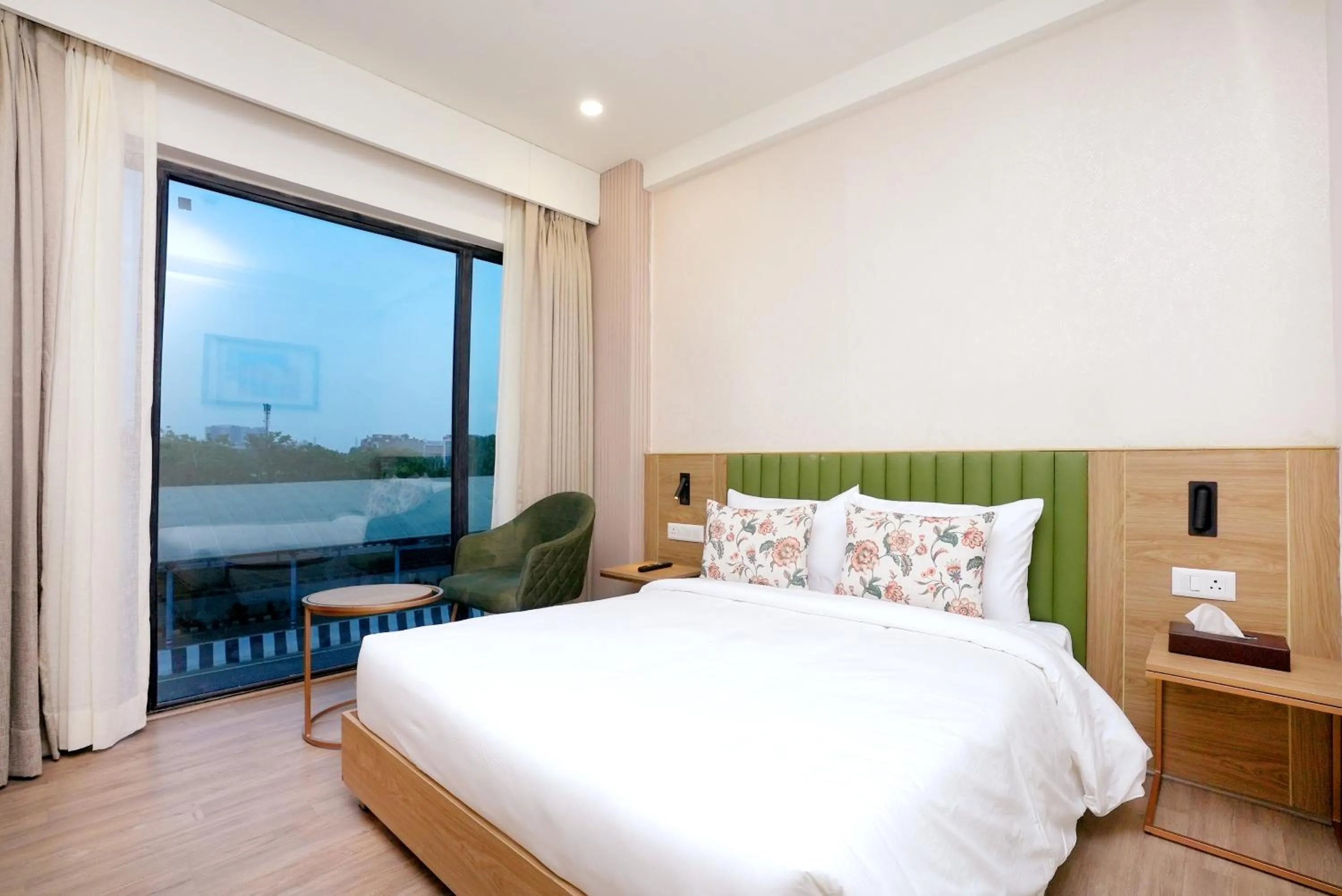 View (from property/room), Bed in Hotel Limon & Banquet Sector 29, Gurgaon