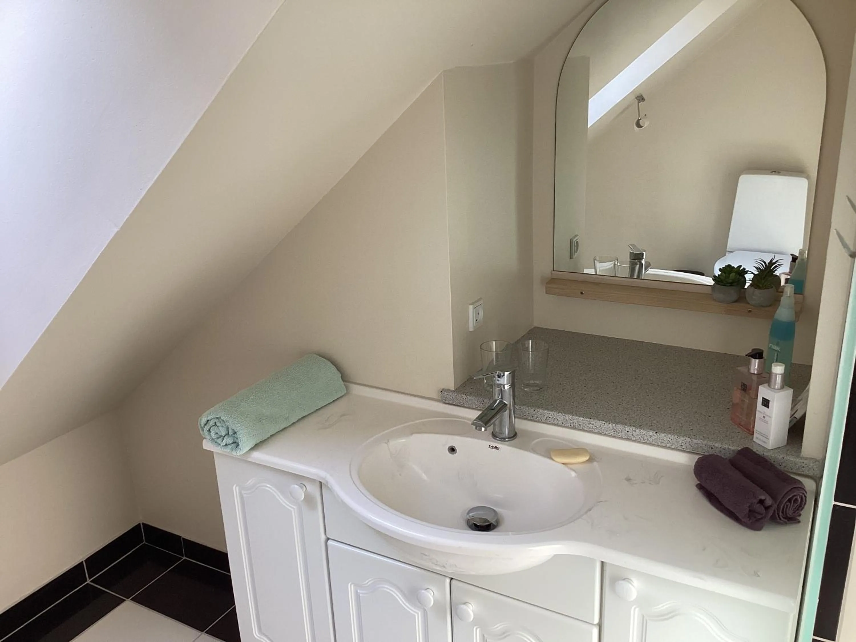 Enghaven Bed & Kitchen