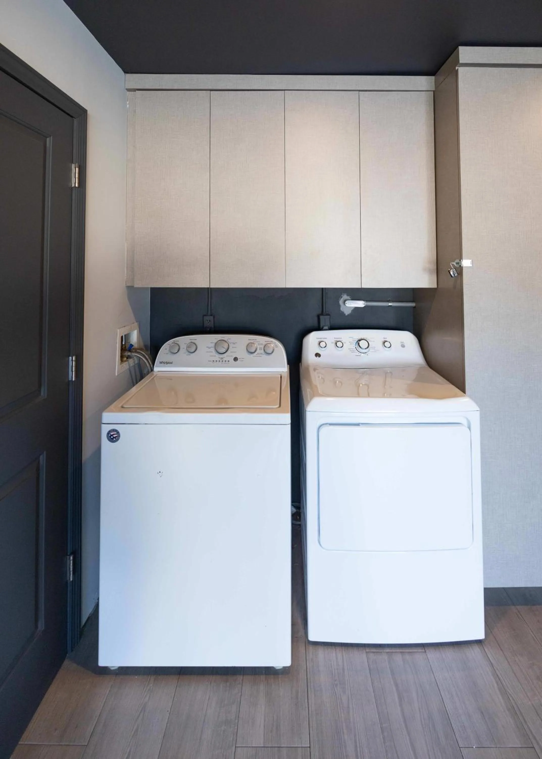 Fantasy Resort OMG PoolWaterfall outdoorKitchn Gym