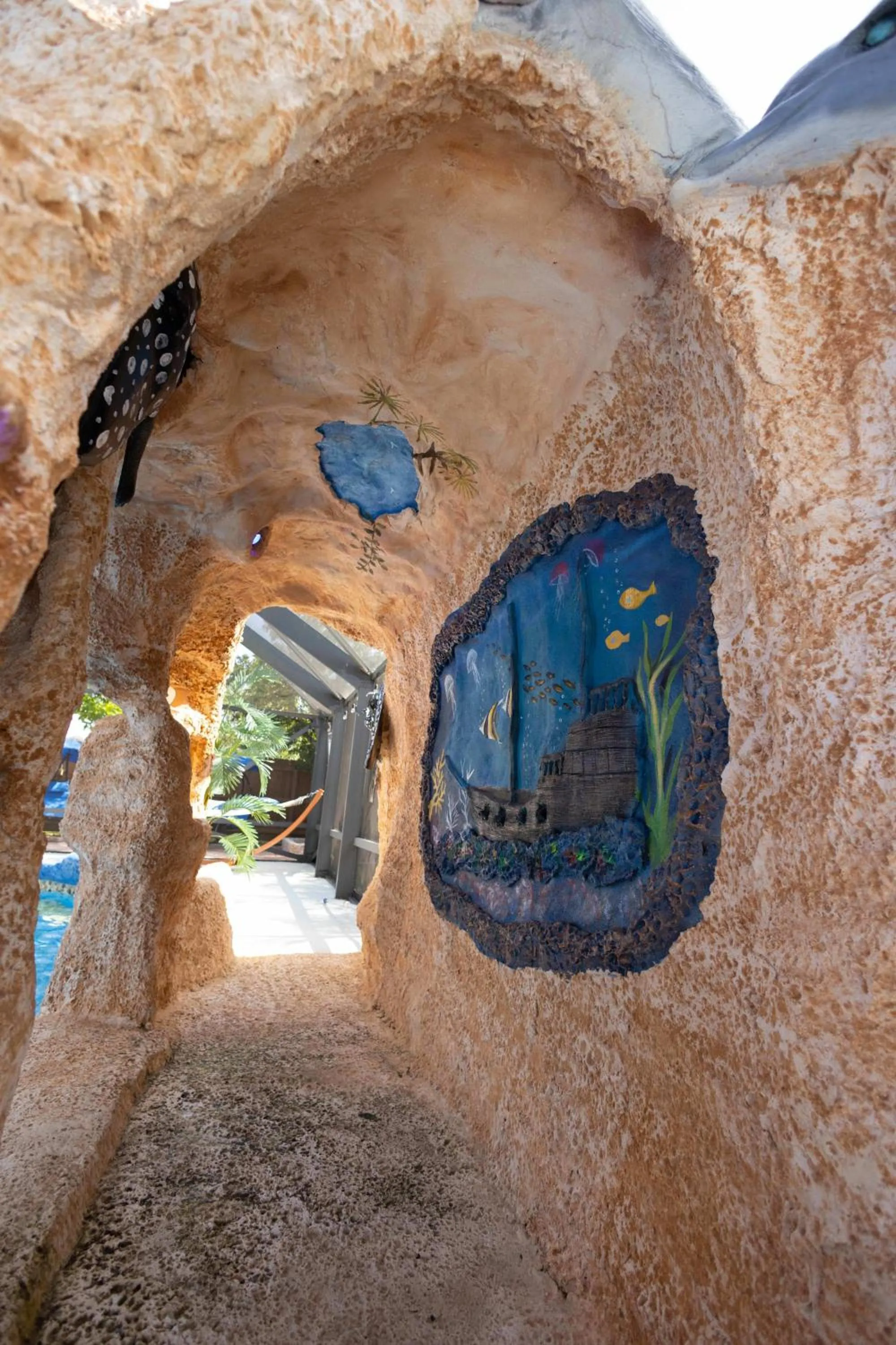 Fantasy Resort OMG PoolWaterfall outdoorKitchn Gym