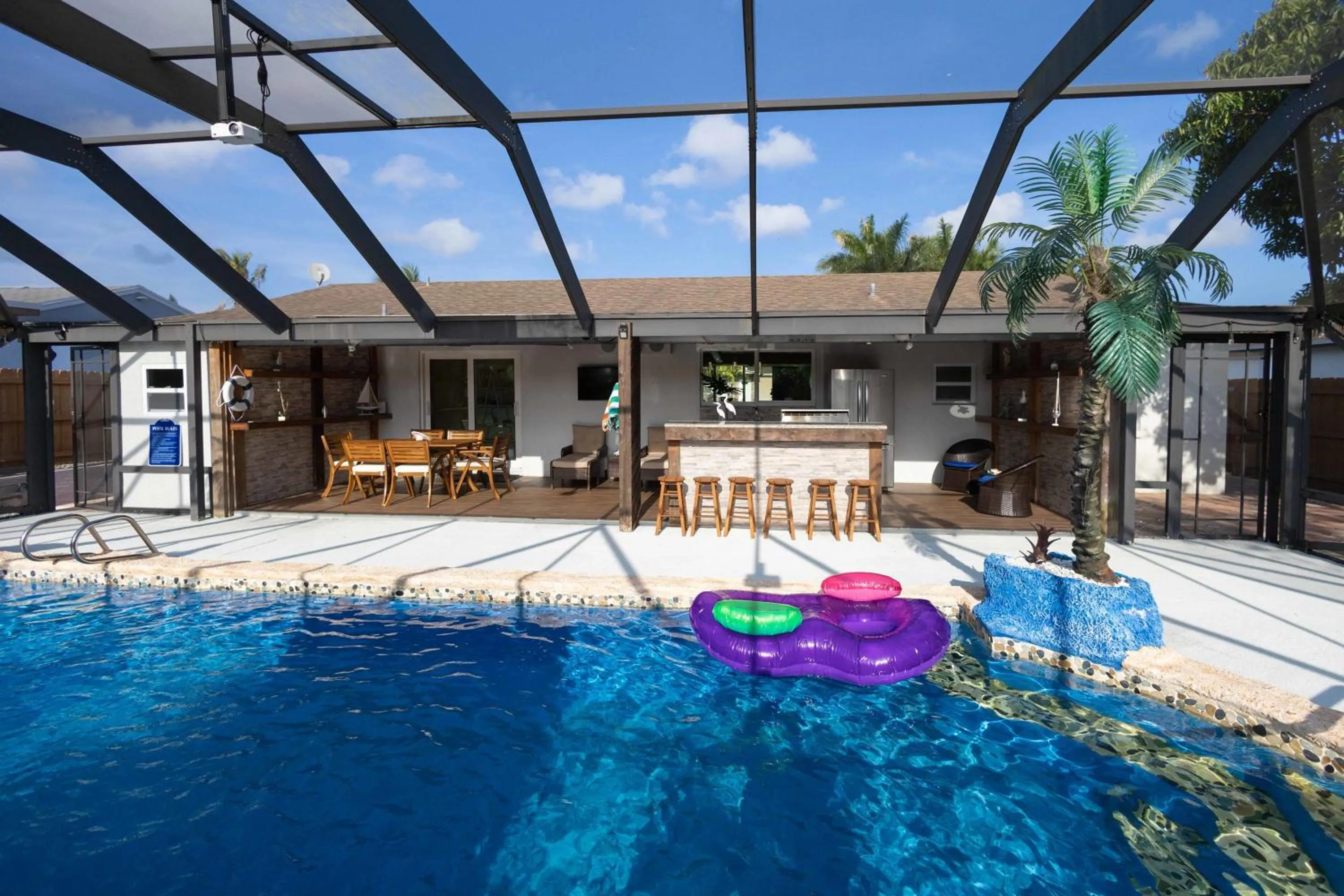 Fantasy Resort OMG PoolWaterfall outdoorKitchn Gym