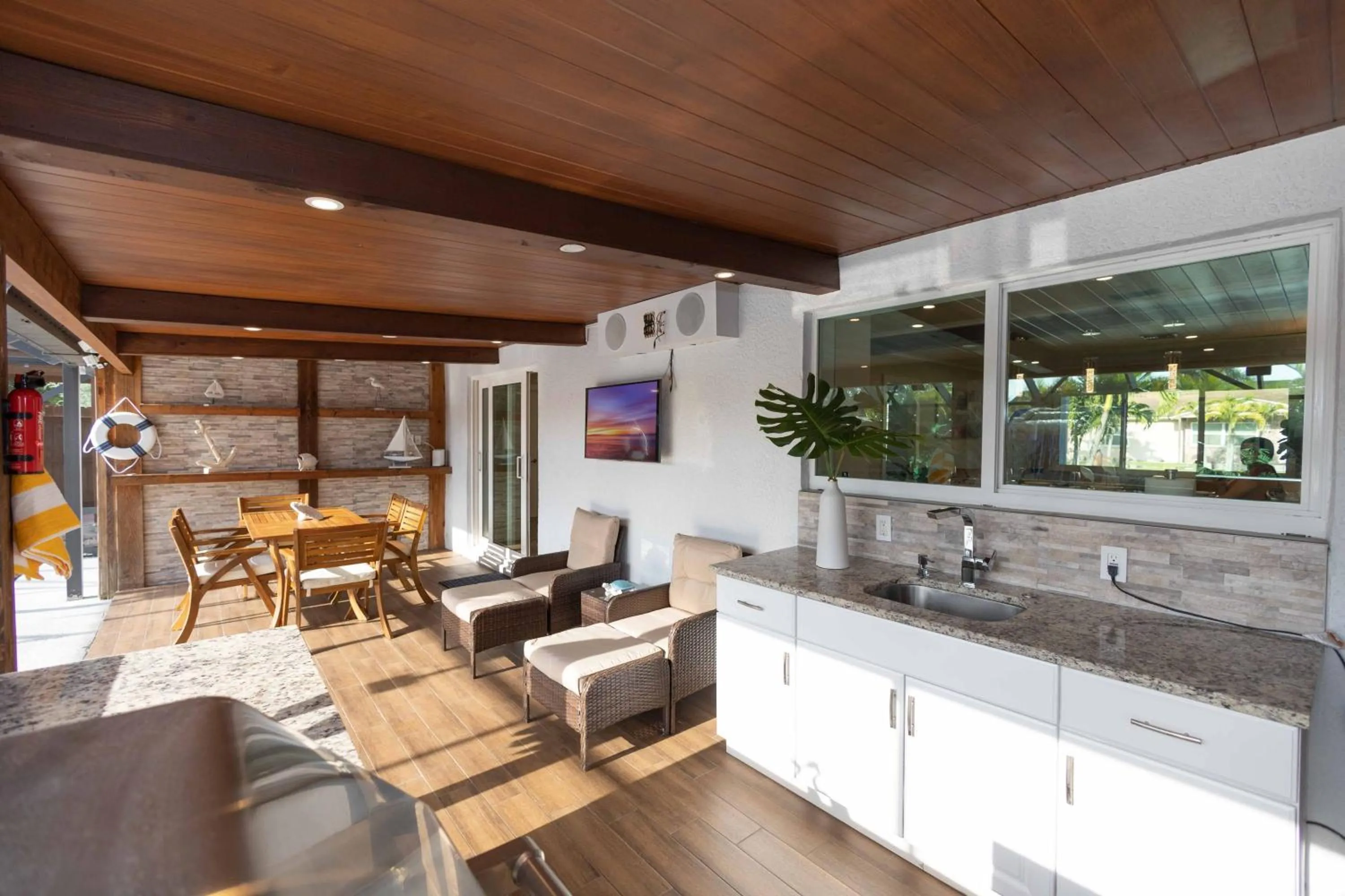 Fantasy Resort OMG PoolWaterfall outdoorKitchn Gym