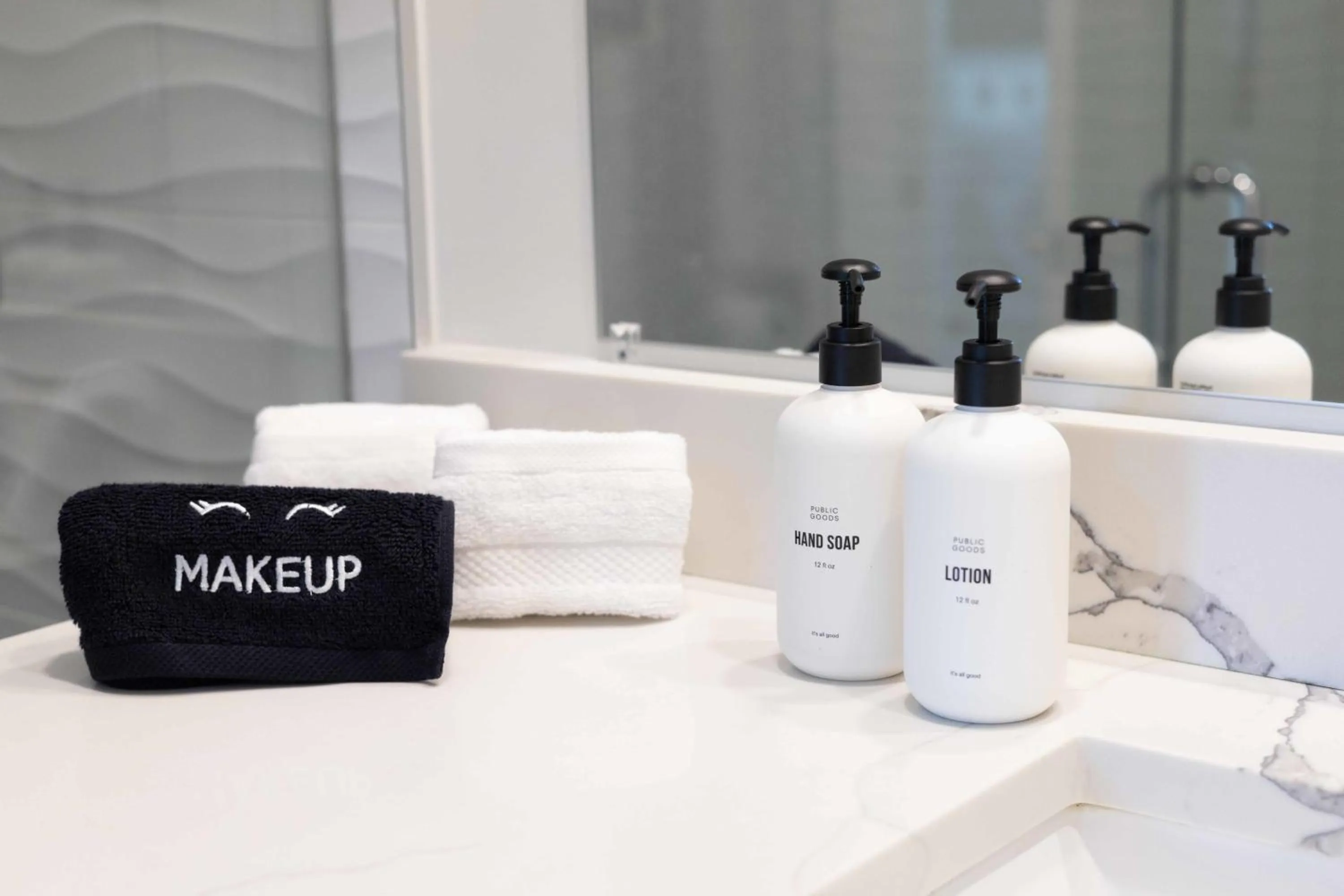 Fantasy Resort OMG PoolWaterfall outdoorKitchn Gym