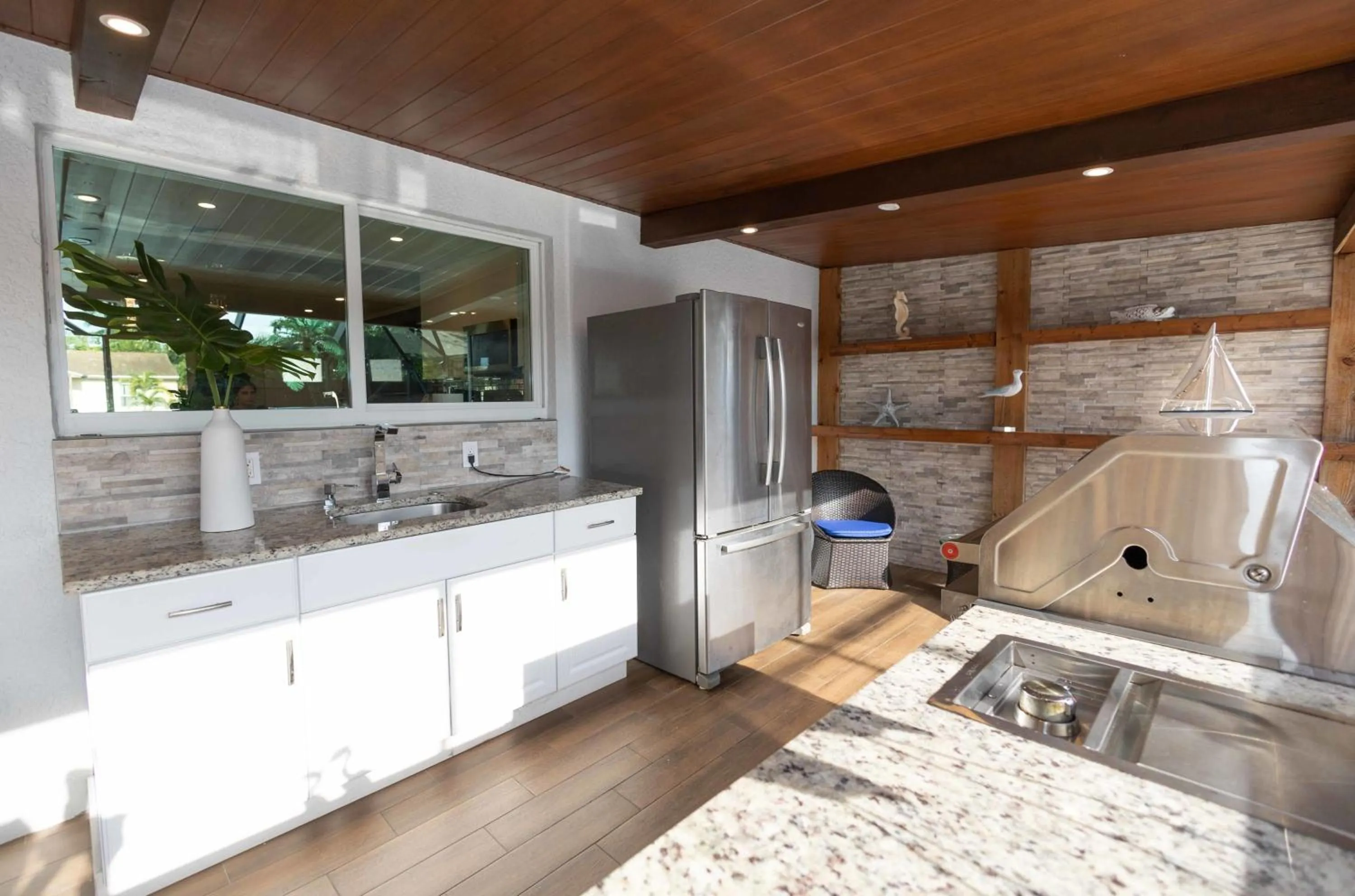 Fantasy Resort OMG PoolWaterfall outdoorKitchn Gym