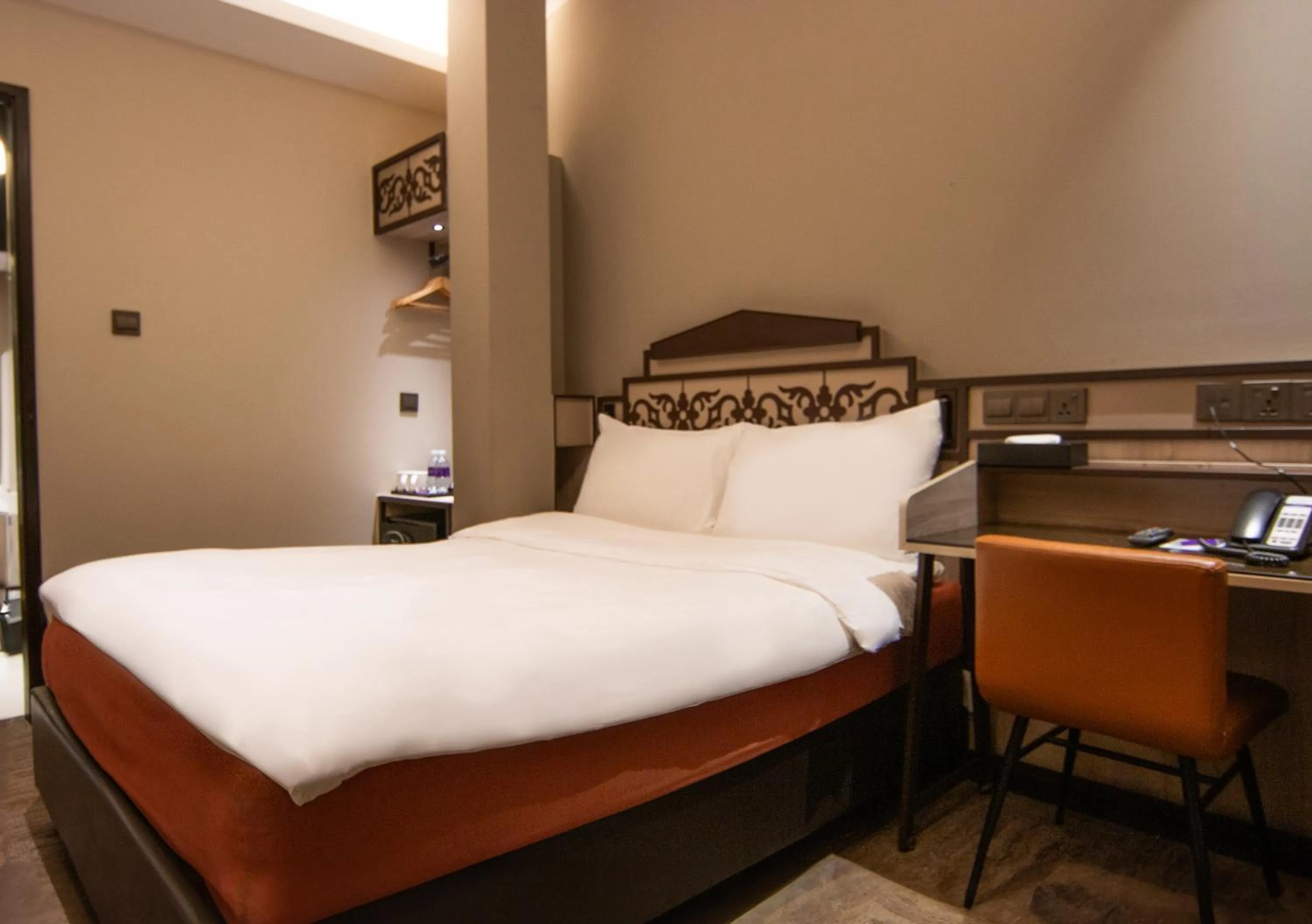 Bedroom, Bed in Aqueen Prestige Hotel Lavender