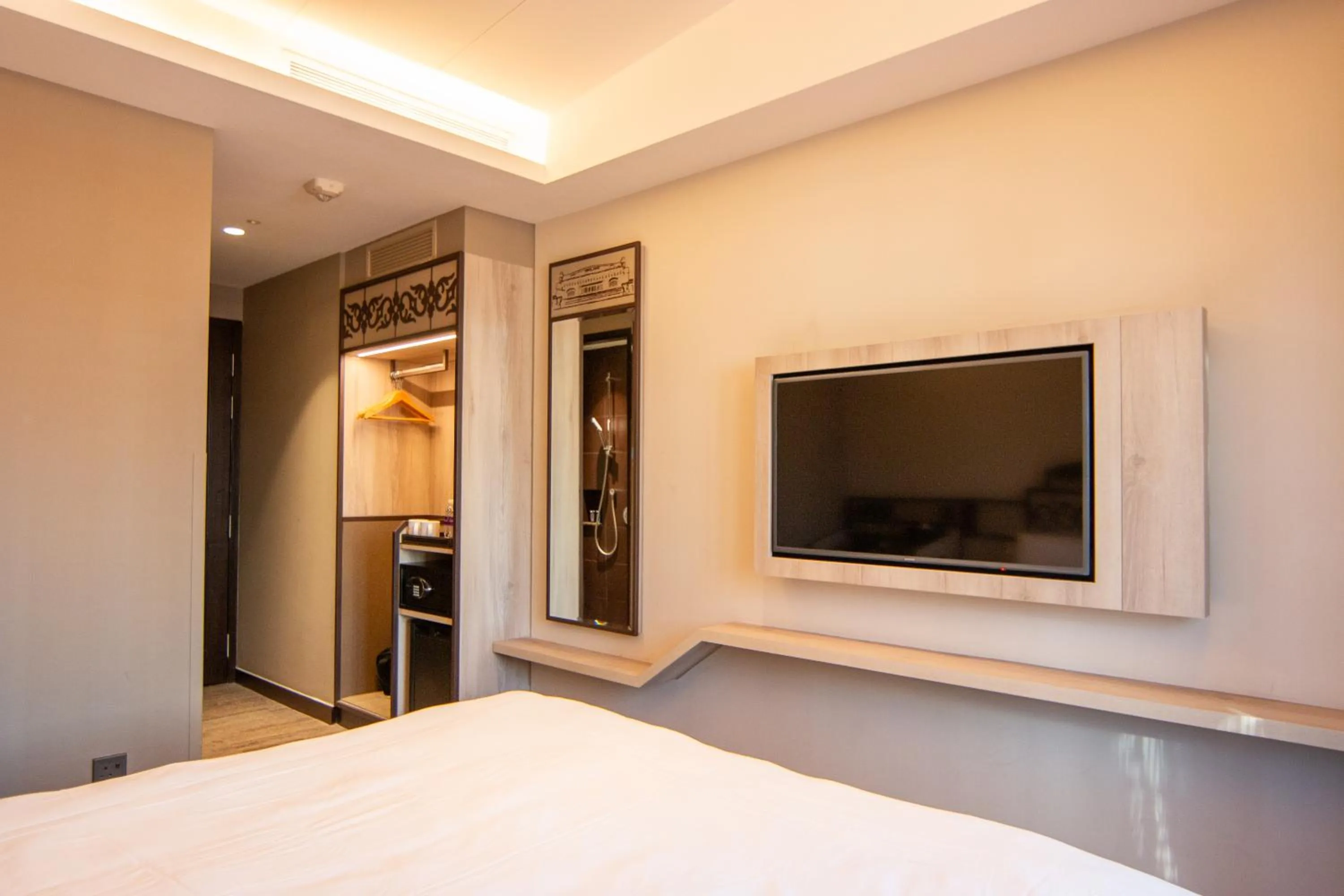 Bedroom, Bed in Aqueen Prestige Hotel Lavender