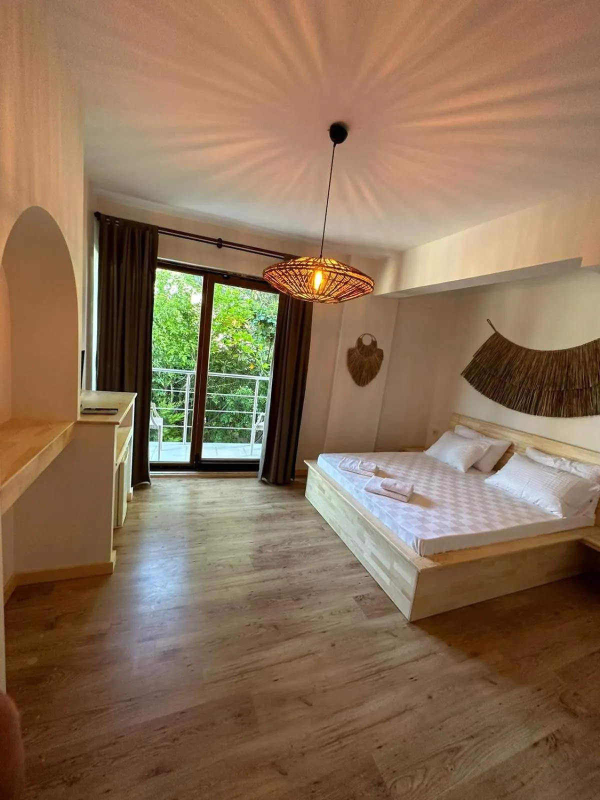 Photo of the whole room, Bed in The Roof Ada